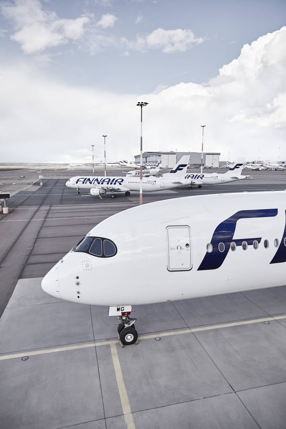 Finnair, airport tarmac, planes, HD Phone Wallpaper