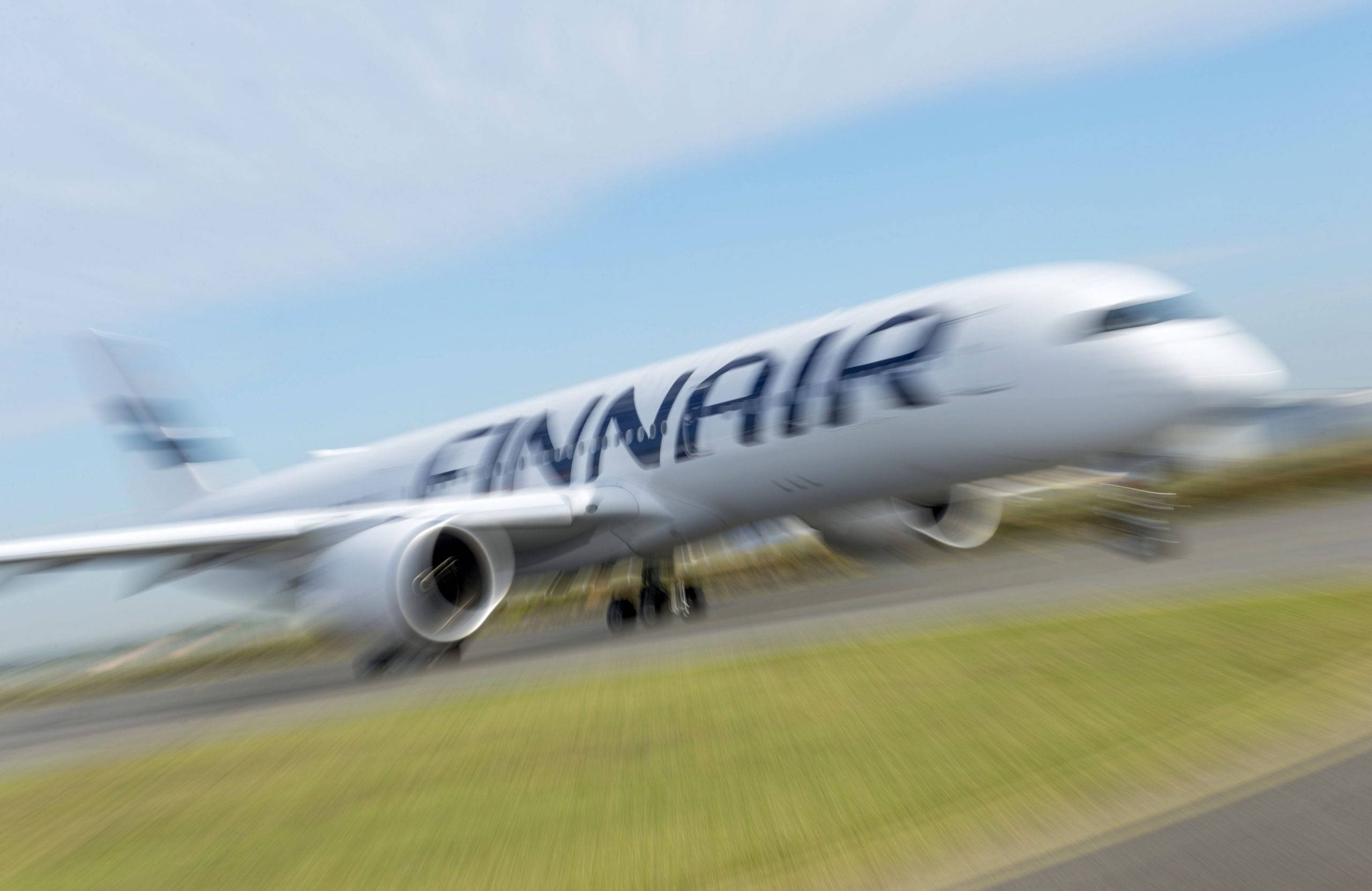 Finnair, airplane, runway, 2K Desktop Wallpaper