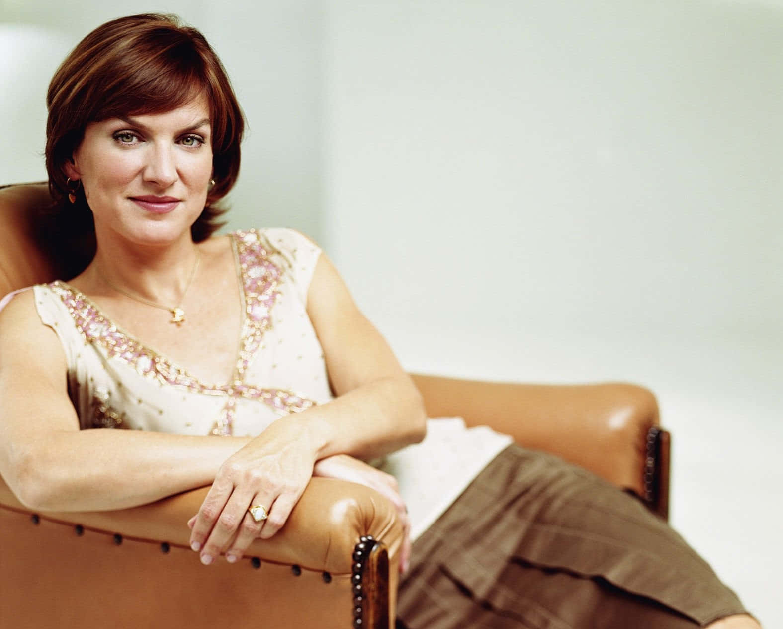 Fiona Bruce, tan leather chair, beaded top, HD Desktop Wallpaper