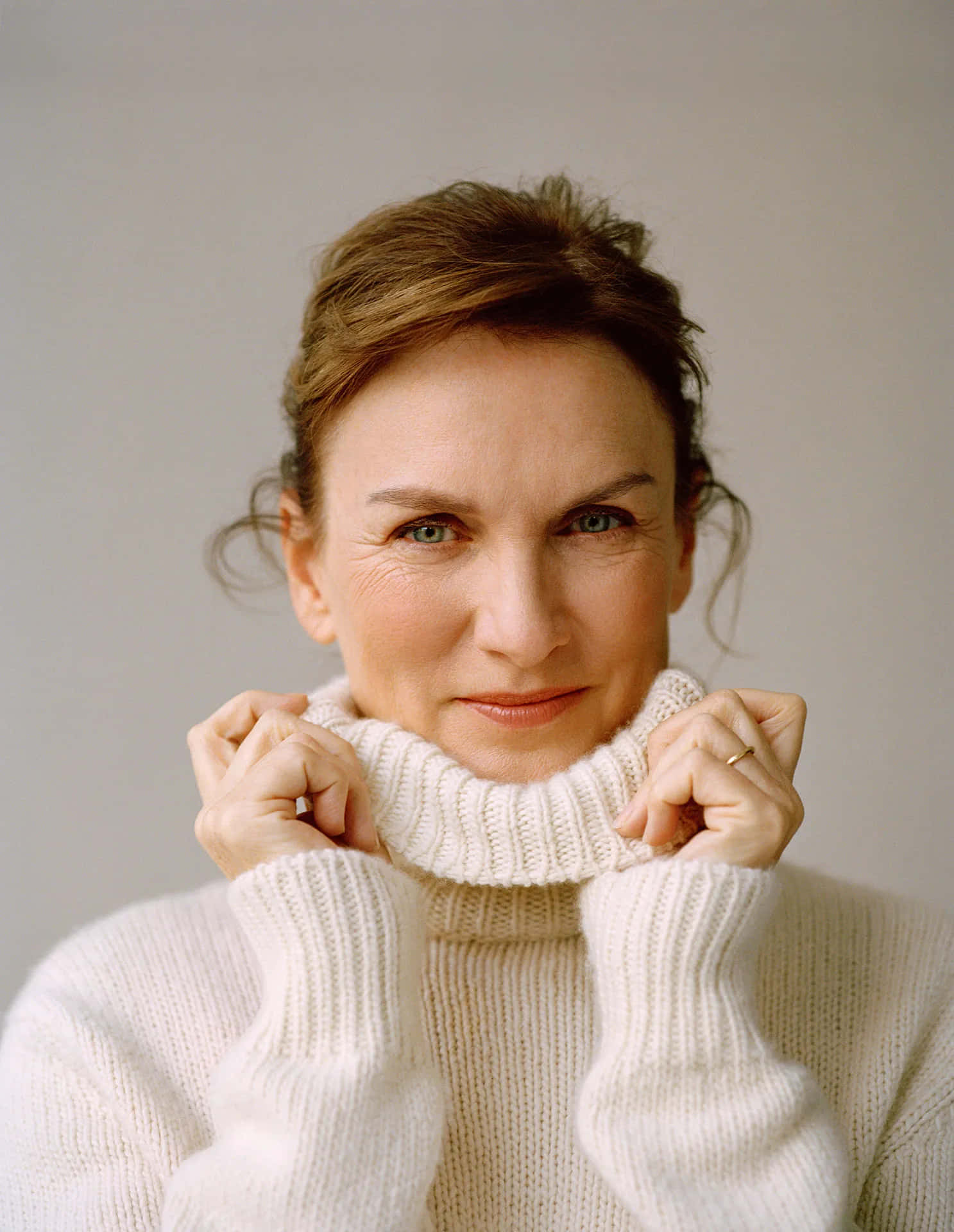 Fiona Bruce, green eyes, brown hair, Full HD Phone Wallpaper