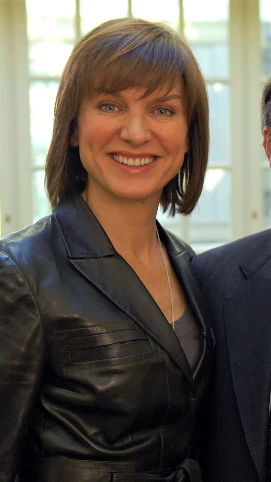 Fiona Bruce, blue background, black leather blazer, HD Phone Wallpaper