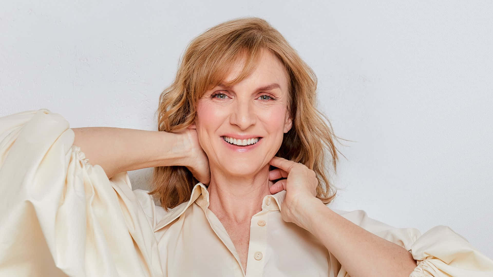 Fiona Bruce, blonde hair, cream blouse, Full HD Desktop Wallpaper