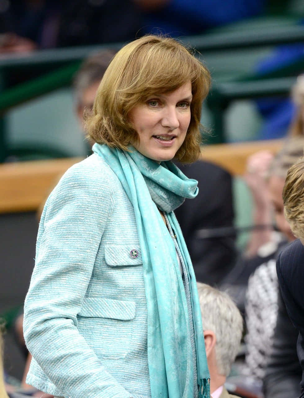Fiona Bruce, light blue textured jacket, matching scarf, HD Phone Wallpaper