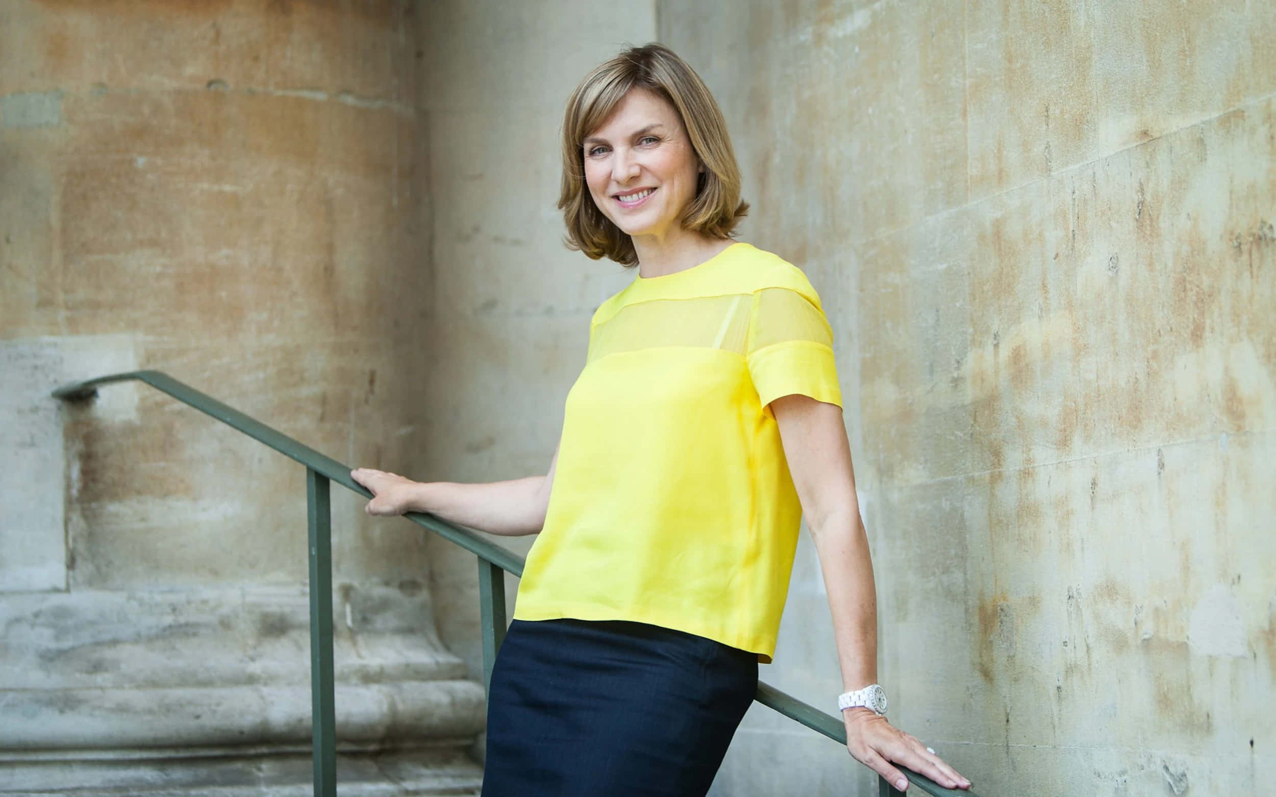Fiona Bruce, bright yellow top, stone staircase railing, Full HD Desktop Wallpaper
