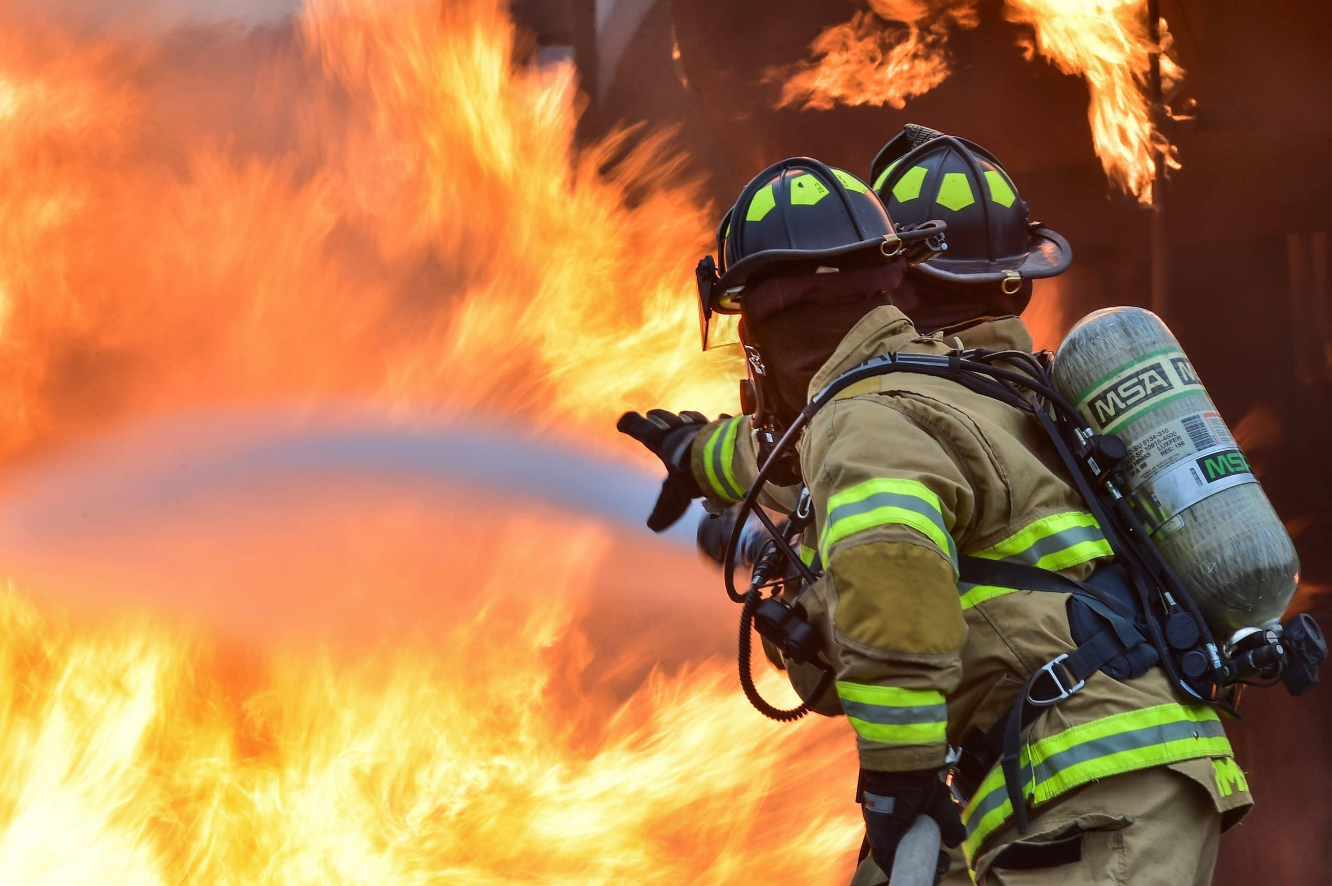 firefighters, full gear, roaring flames, 2K Desktop Wallpaper