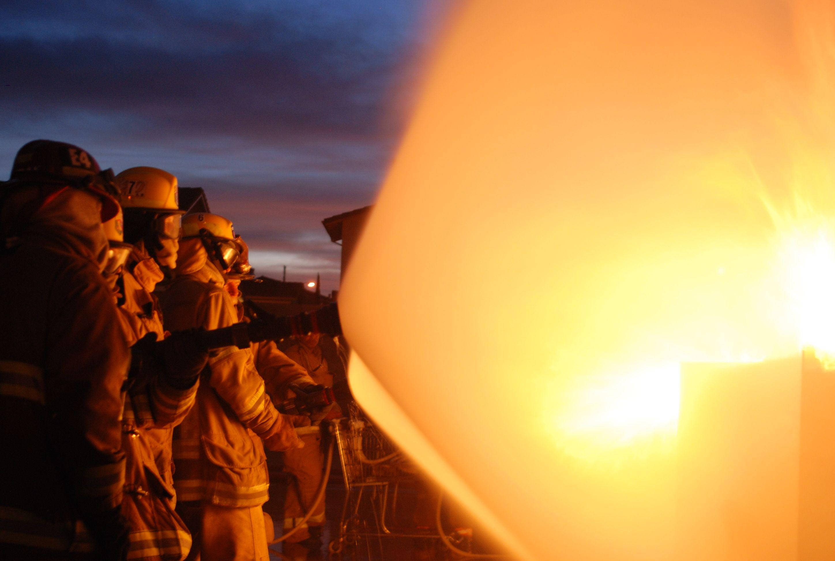 Firefighters, water hoses, full gear, 2K Desktop Wallpaper