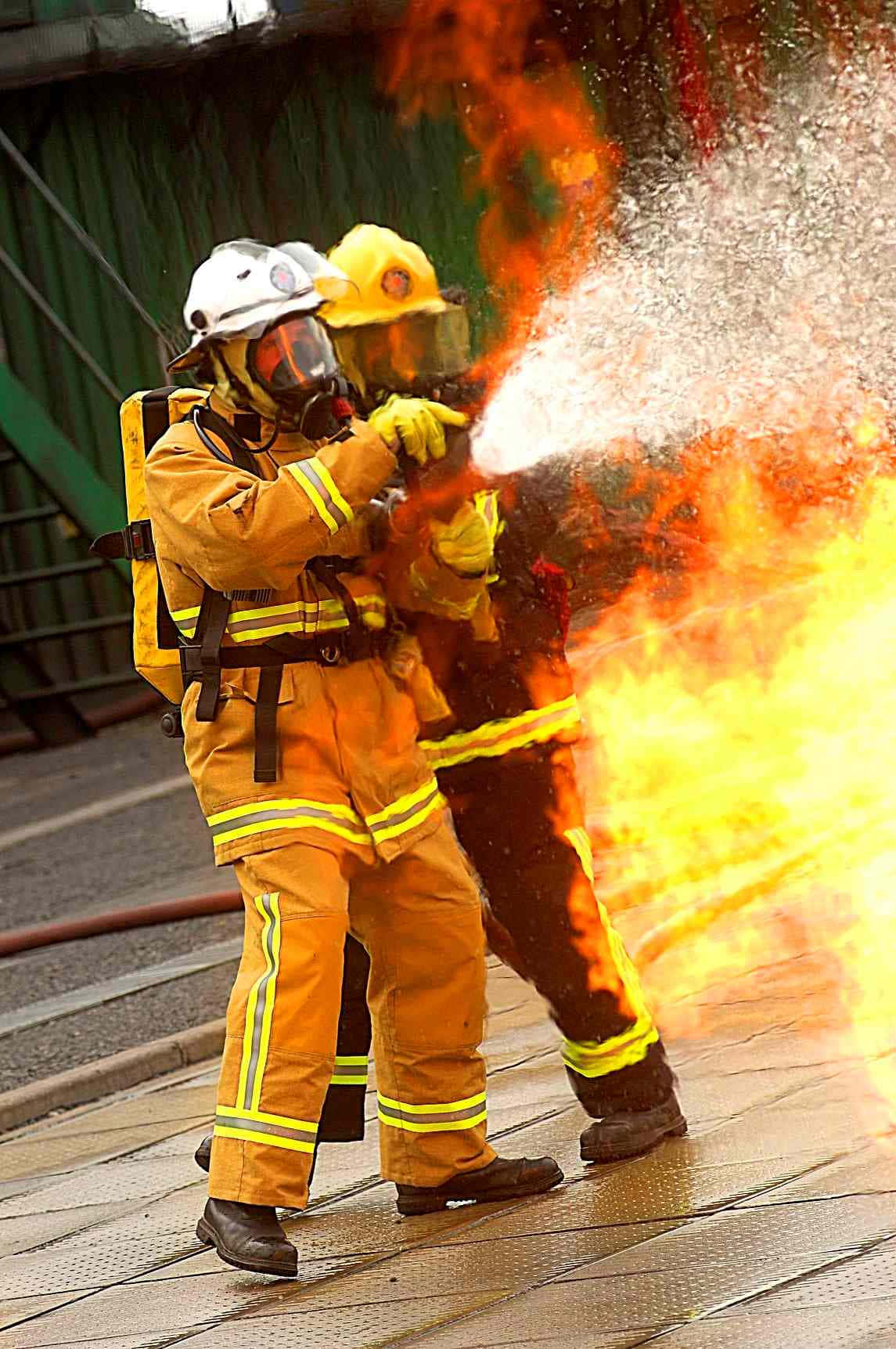 firefighter, full gear, roaring blaze, HD Phone Wallpaper