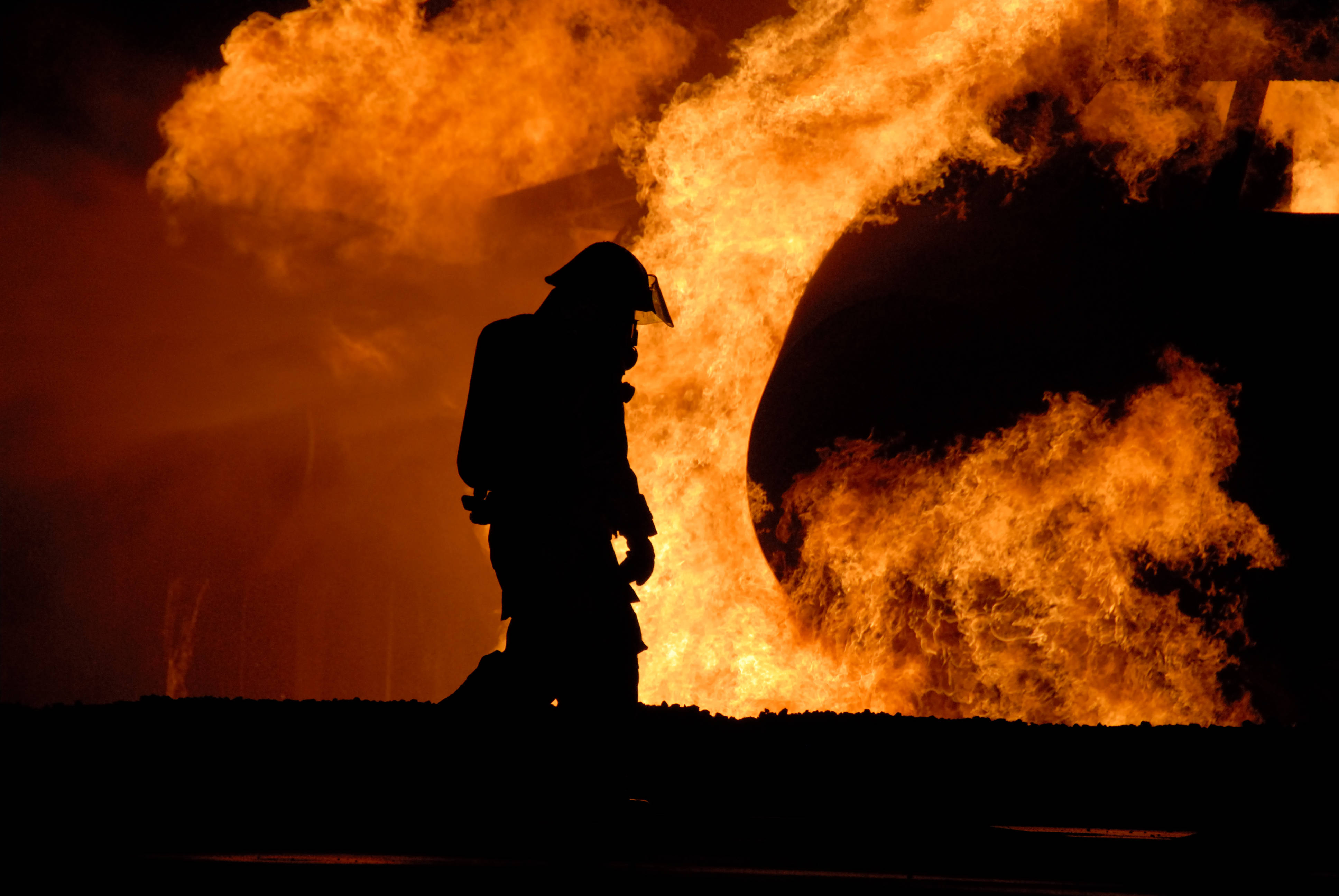 firefighter, roaring inferno, fiery orange light, 4K Desktop Wallpaper