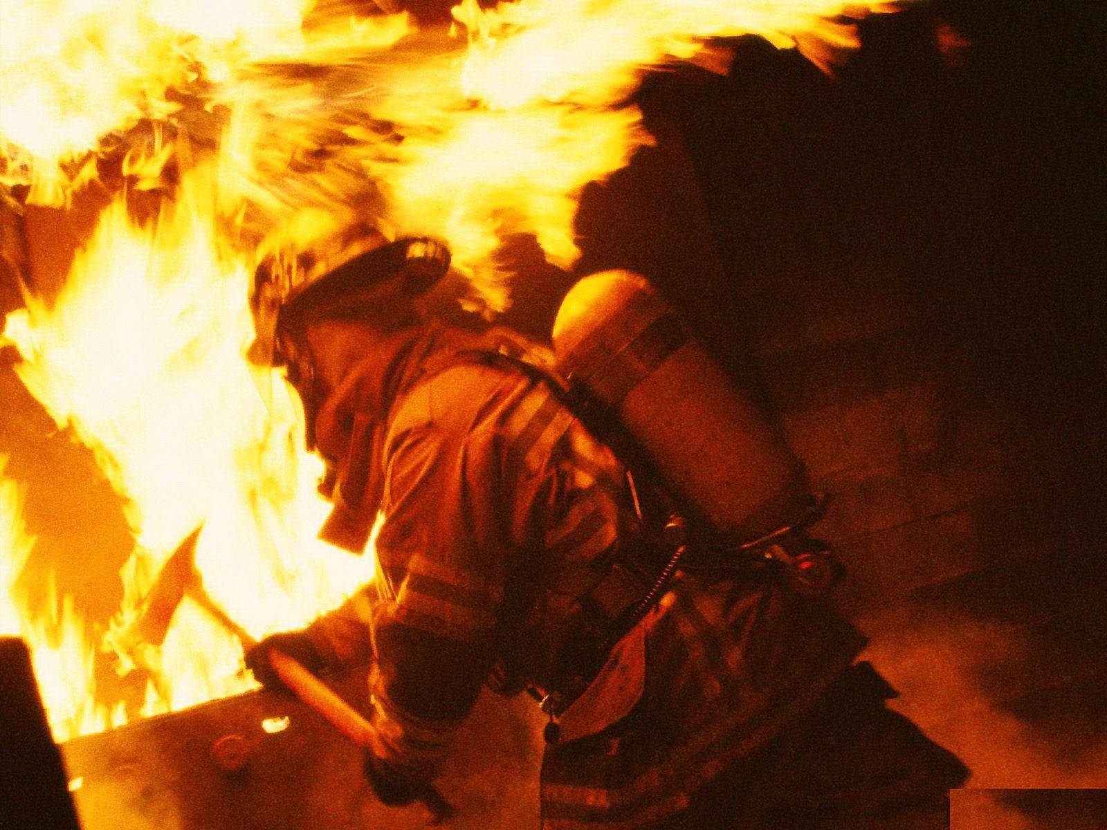 Fireman, burning building, full gear, HD Desktop Wallpaper