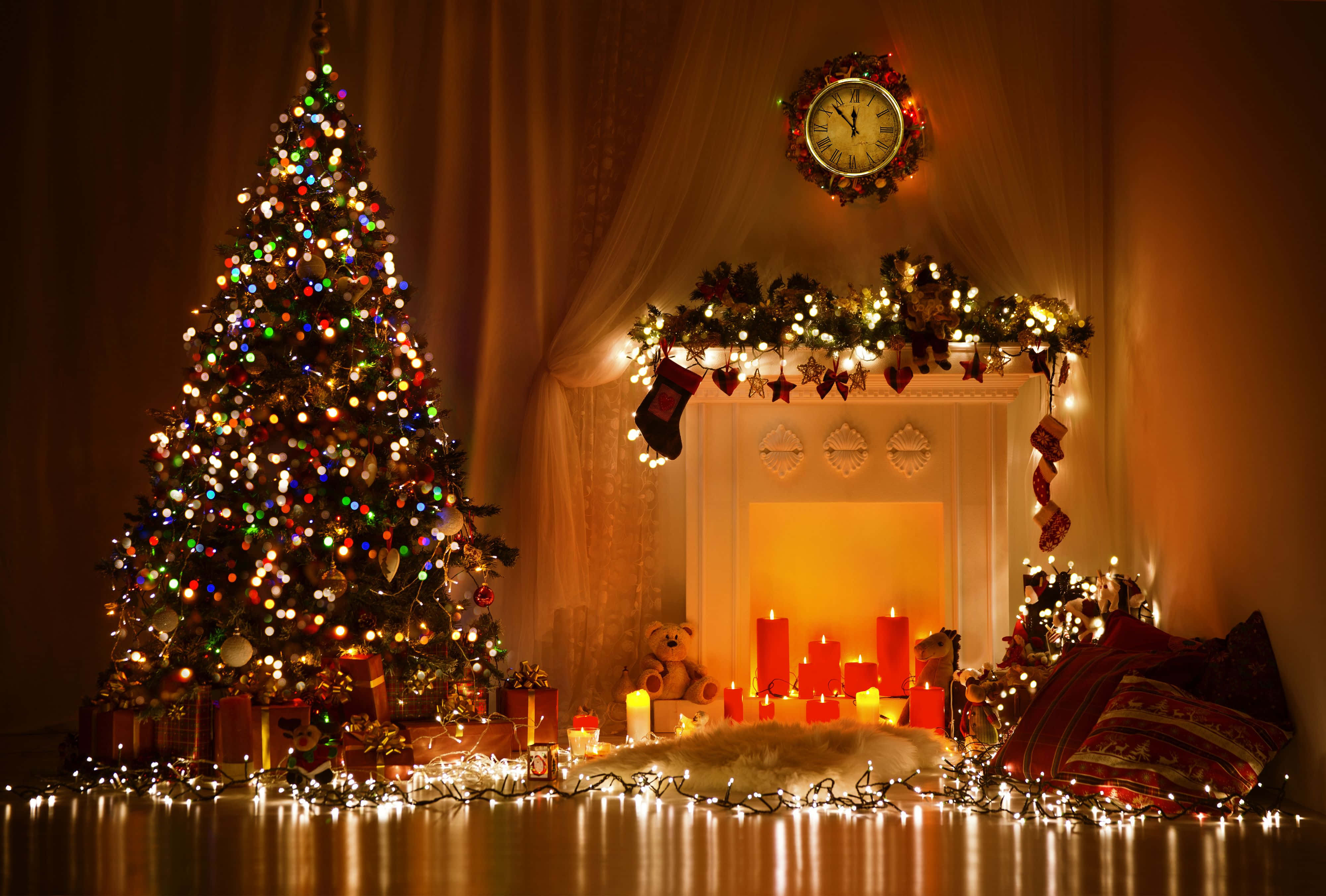 Christmas Eve, fireplace, Christmas tree, 4K Desktop Wallpaper