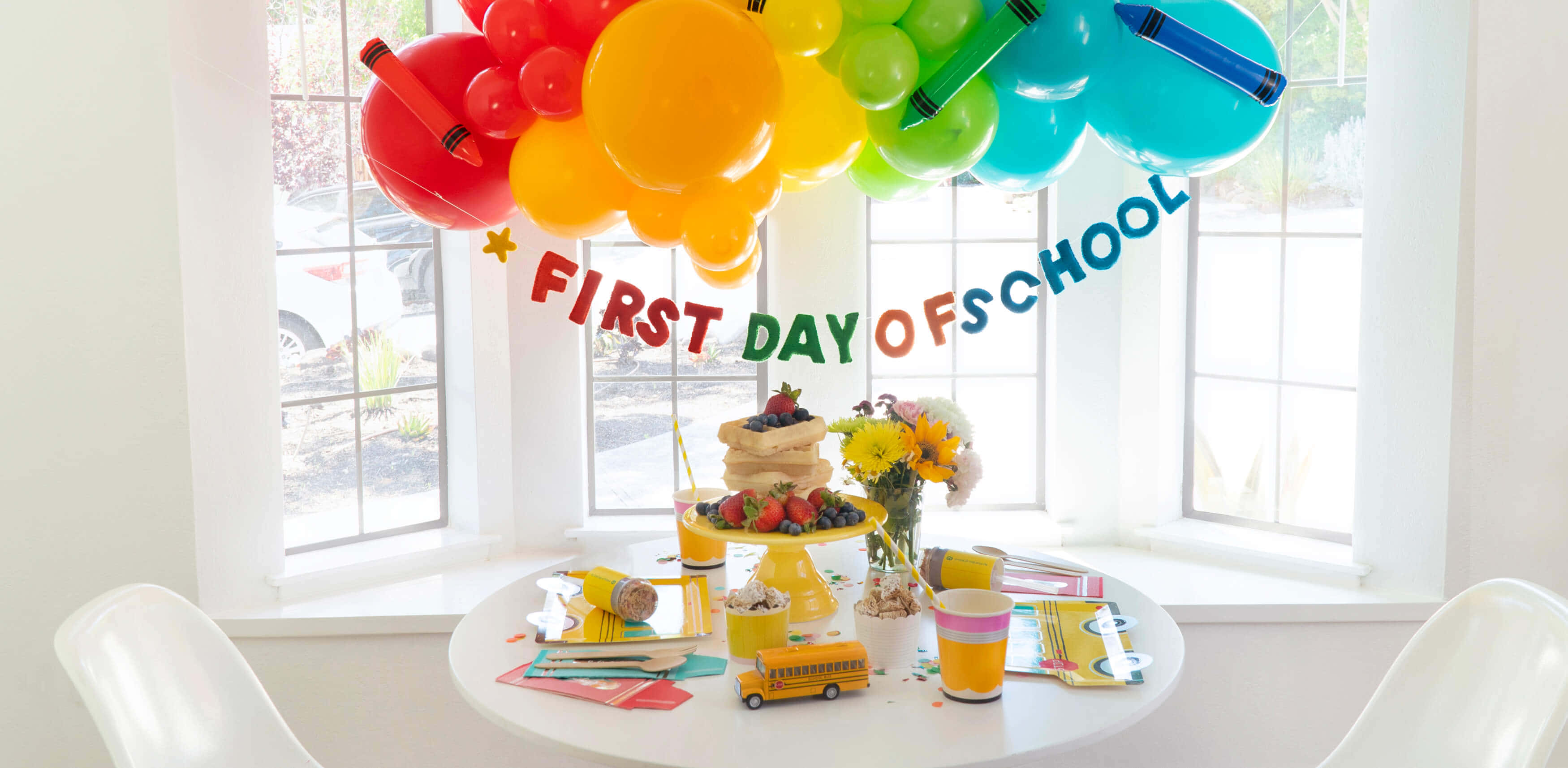 first day of school banner, rainbow balloon arch, white table, 2K Desktop Wallpaper