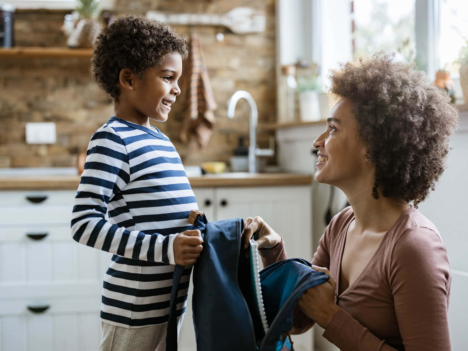 First day of school, kitchen, mother, HD Desktop Wallpaper
