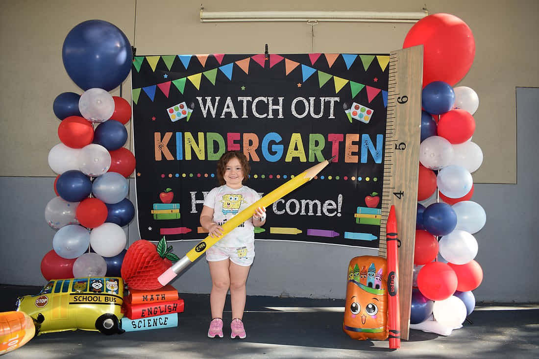 kindergarten welcome sign, giant yellow pencil, red blue and white balloons, SD Desktop Wallpaper