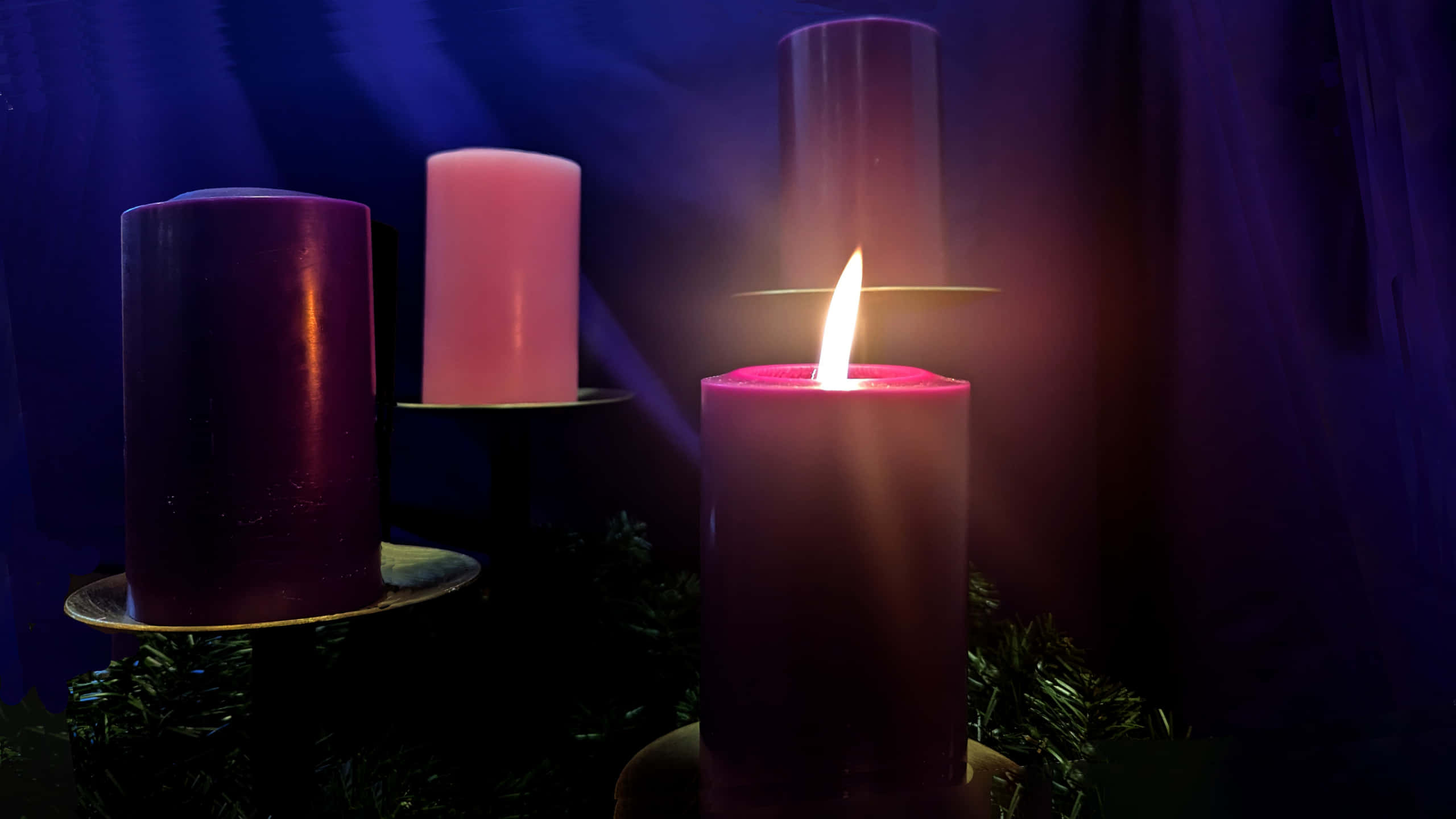 First Sunday Of Advent, candle lit, deep purple, 2K Desktop Wallpaper