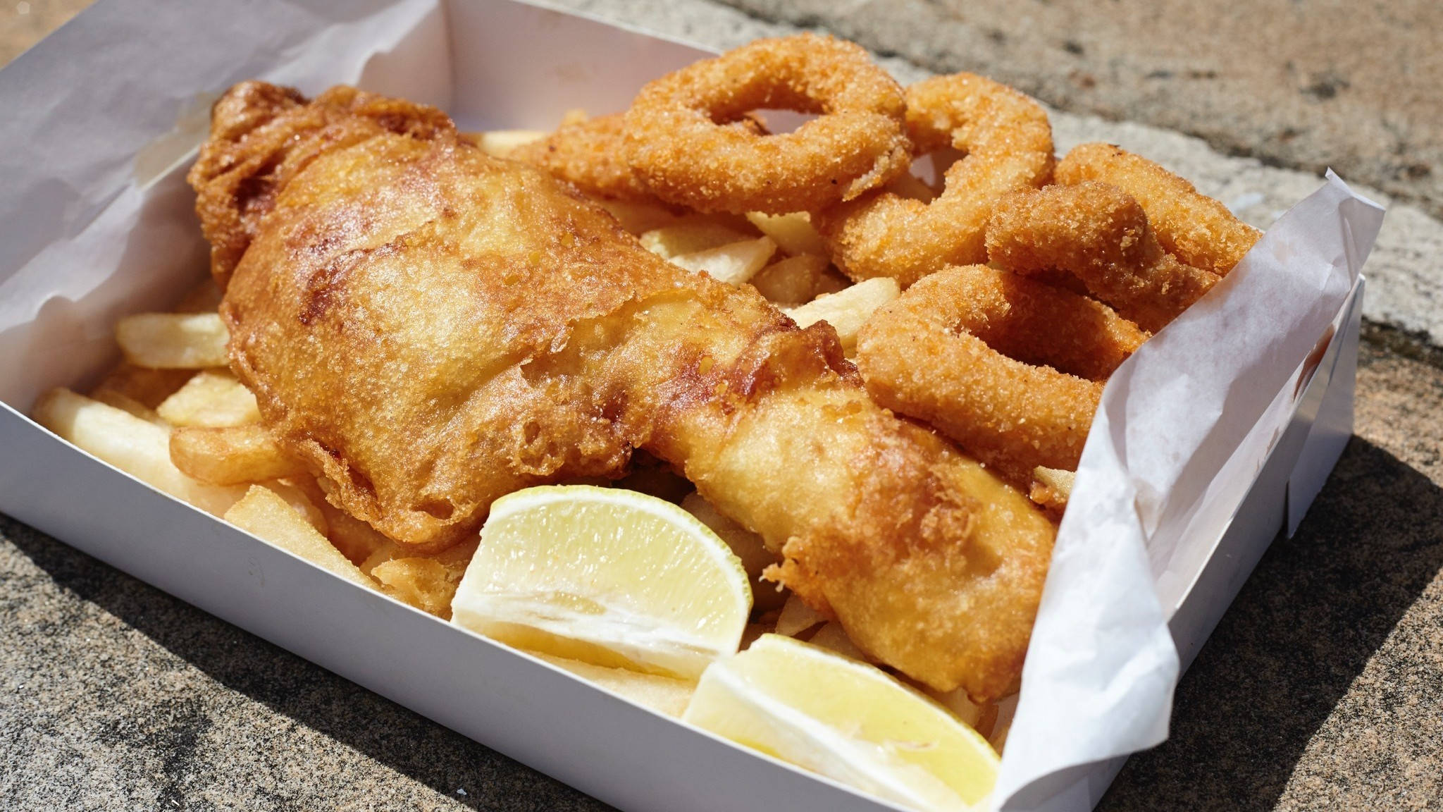Fish And Chips With Calamari, golden-brown, crispy onion rings, Full HD Desktop Wallpaper