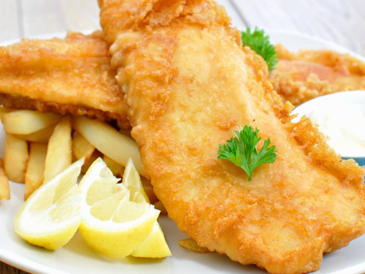 Fish And Chips, three lemon wedges, crispy golden-brown, SD Desktop Wallpaper