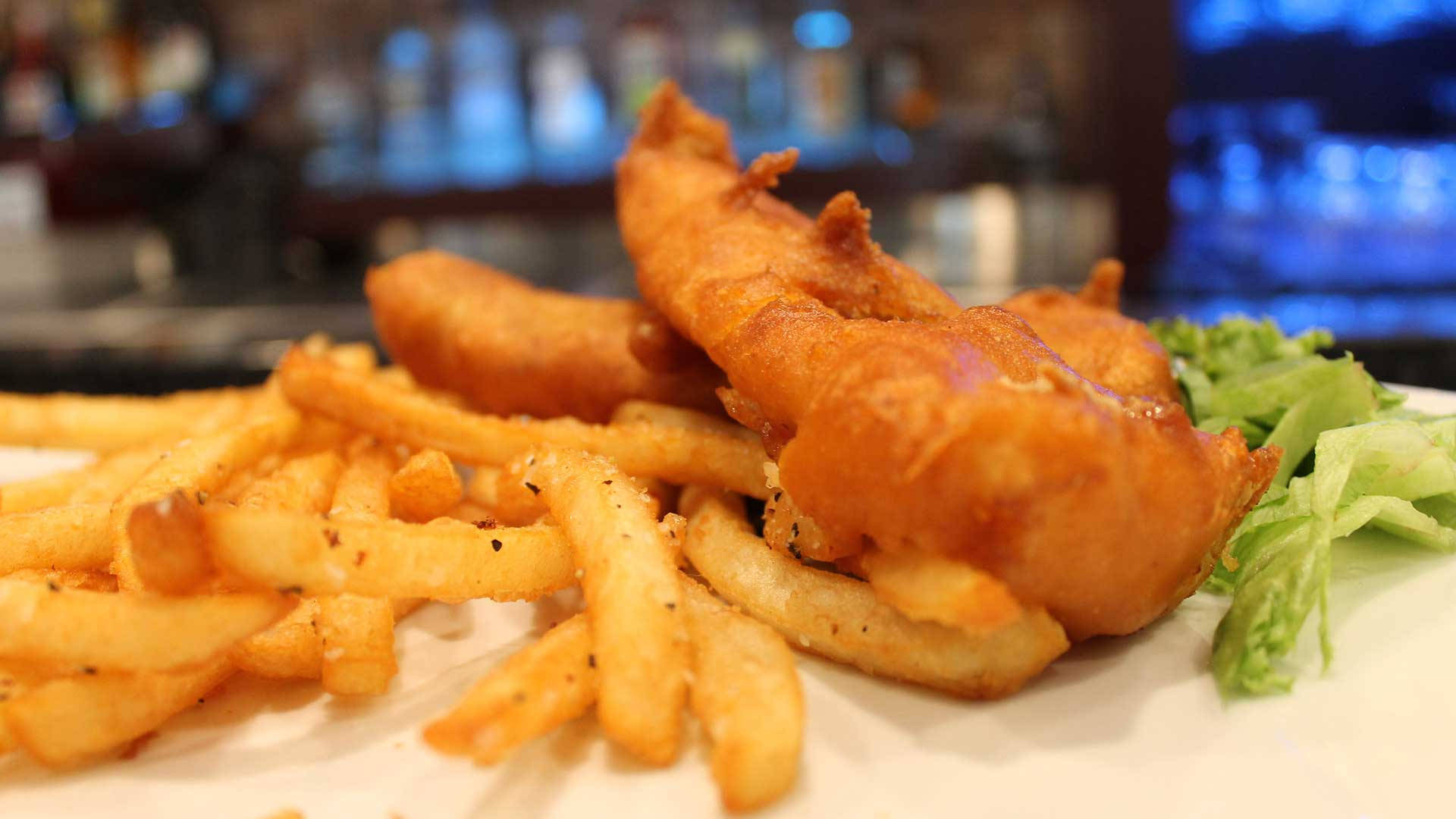 Pub Style Fish And Chips, golden crispy fish and chips, fresh lettuce, Full HD Desktop Wallpaper