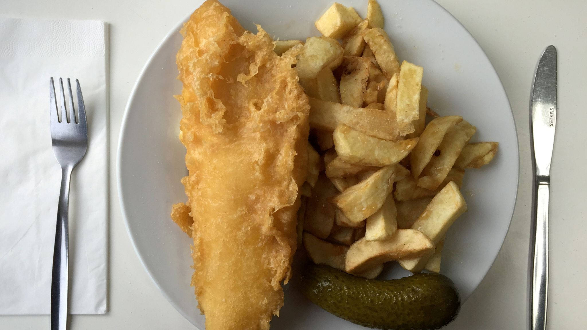Fish And Chips, whole pickle, golden-brown battered fish, Full HD Desktop Wallpaper