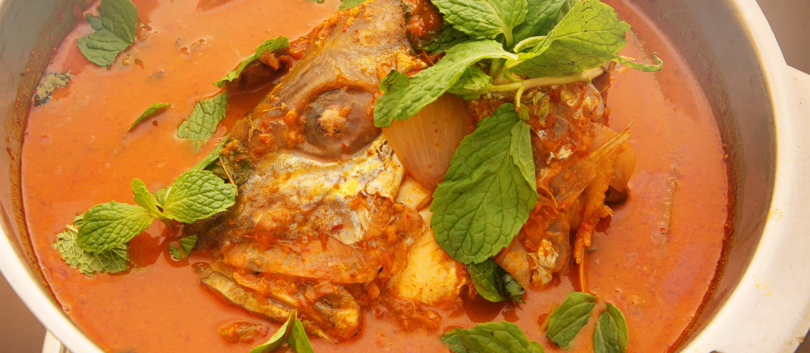 Fish Head Curry, Singaporean dish, steaming bowl, 2K Desktop Wallpaper