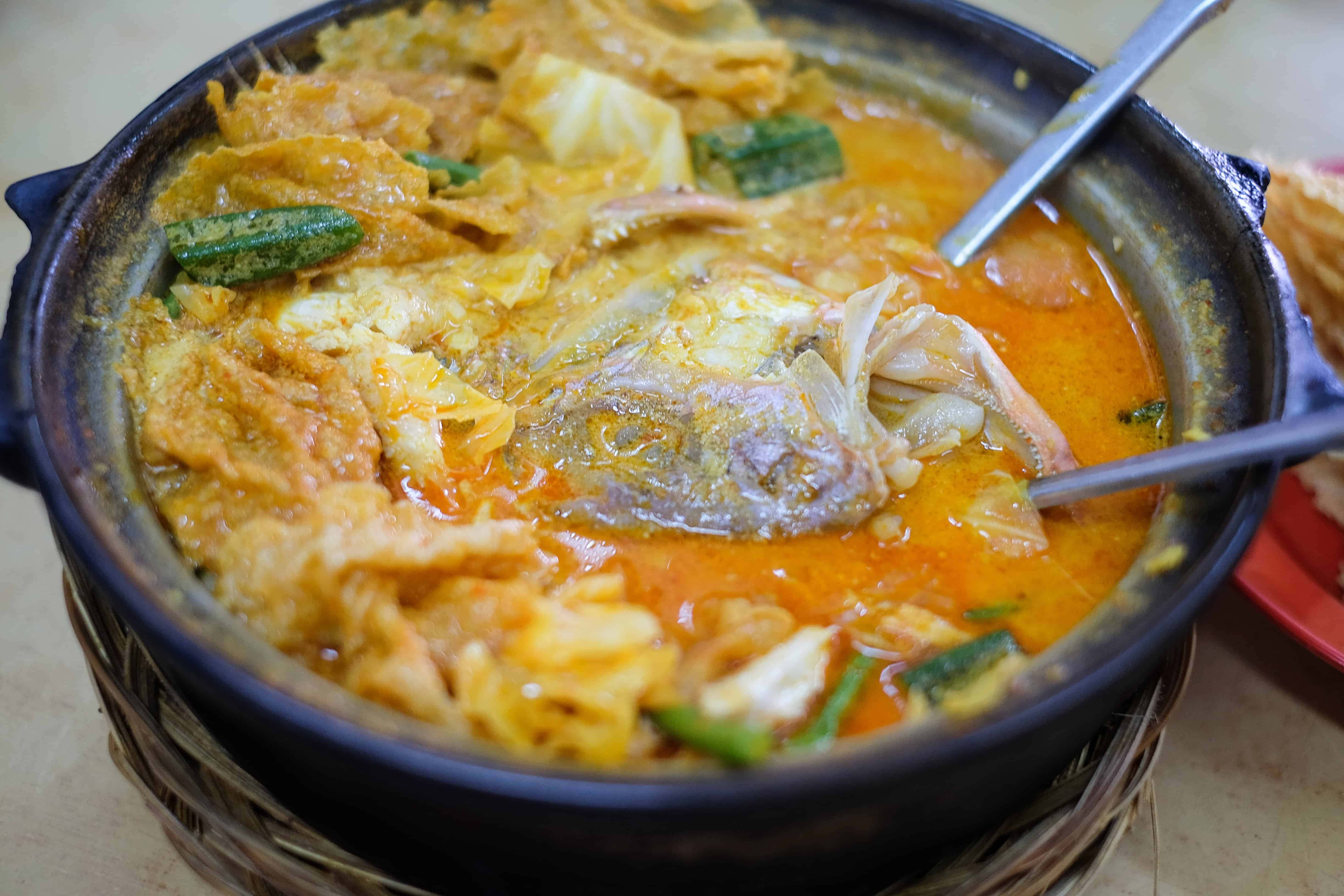 Fish Head Curry, clay pot, rich orange fish curry, 4K Desktop Wallpaper