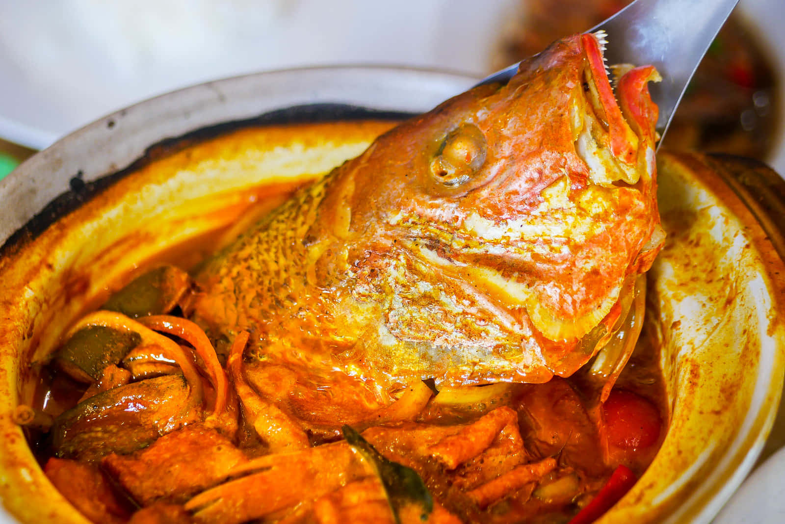 fish head curry, clay pot, rich orange curry, HD Desktop Wallpaper