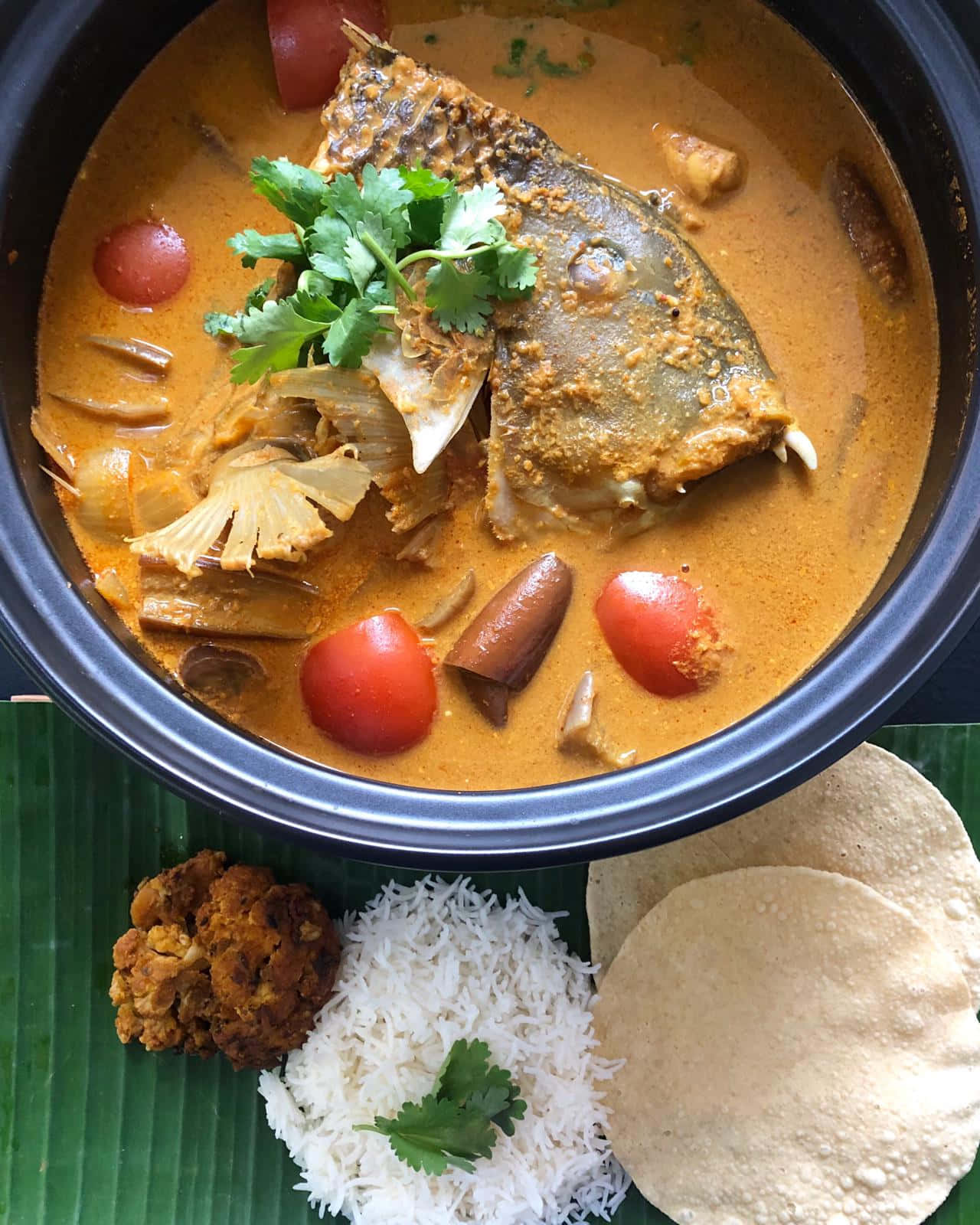 Fish Head Curry, black pot, white rice flatbreads, HD Phone Wallpaper