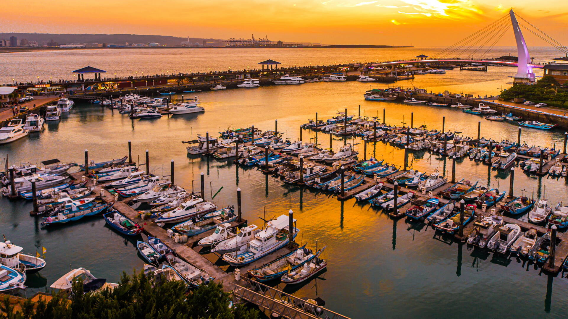Fishermans Wharf, orange sunset, bustling harbor, Full HD Desktop Wallpaper