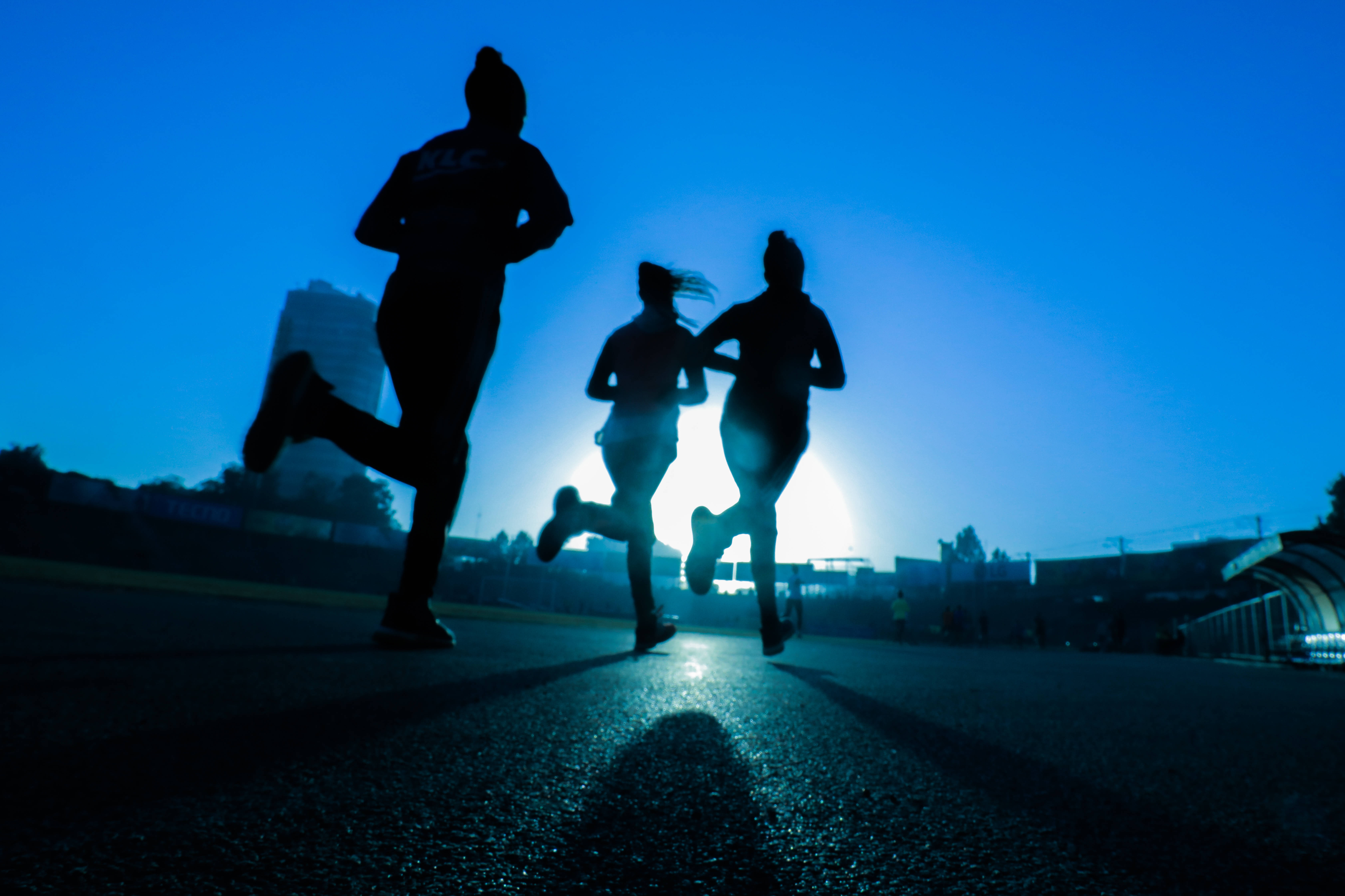 silhouette, fitness runners, track, 5K Desktop Wallpaper