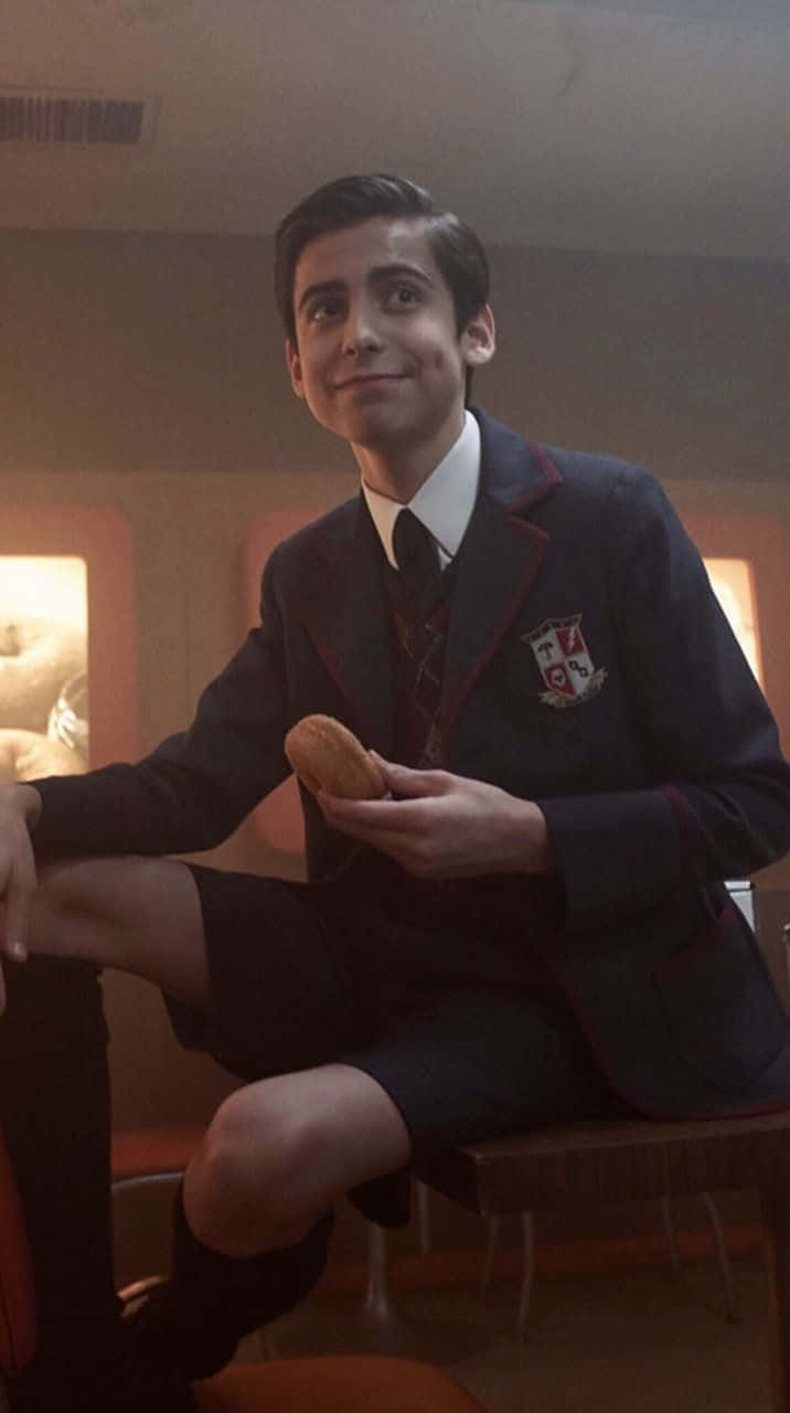 Five Hargreeves, school uniform, cookie, HD Phone Wallpaper