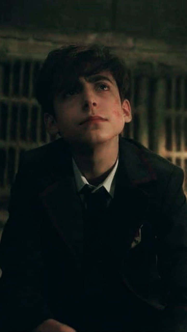 Five Umbrella Academy, dark suit, bruised cheek, HD Phone Wallpaper