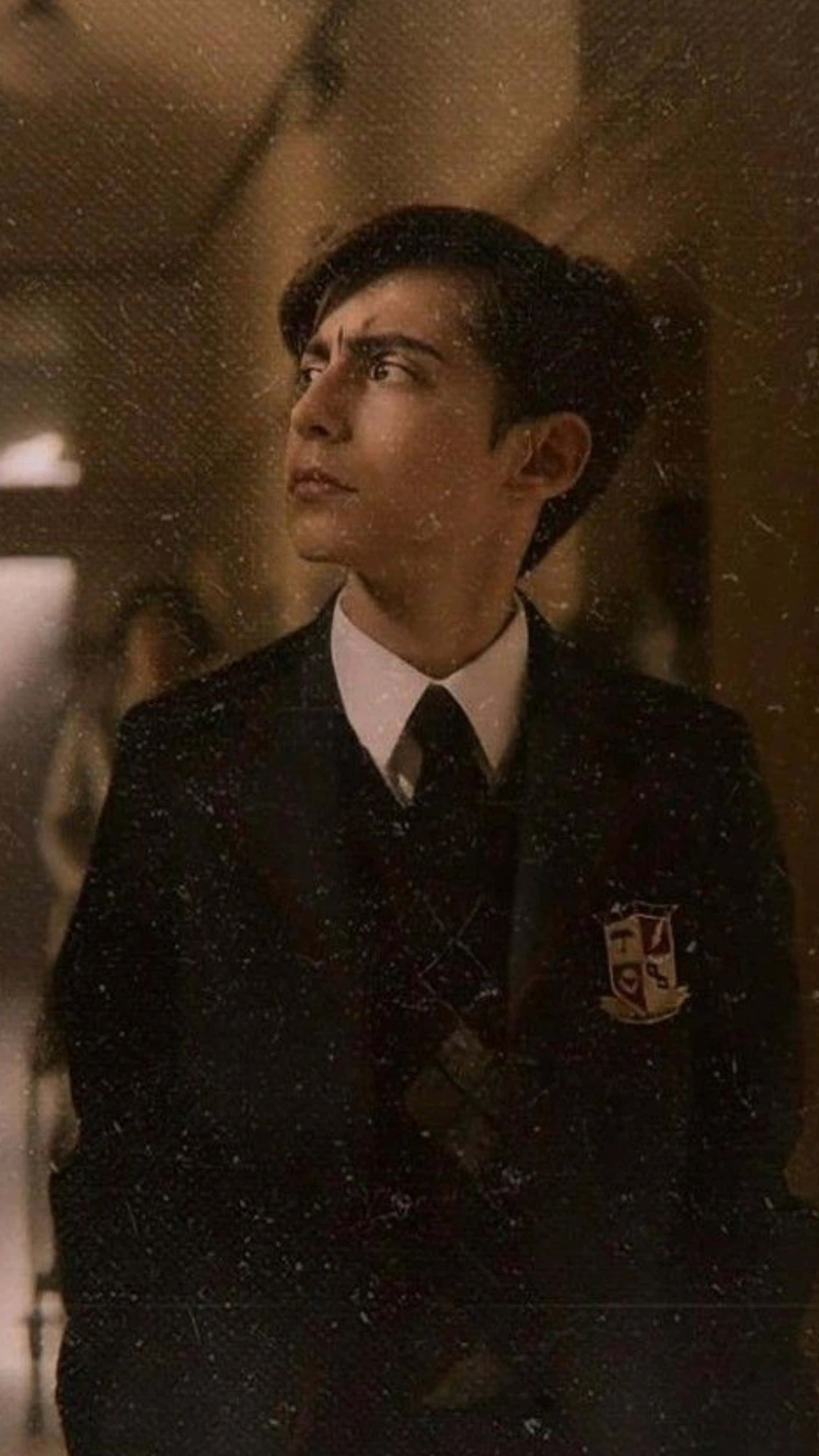 Five Umbrella Academy, dark school uniform, crest, 4K Phone Wallpaper