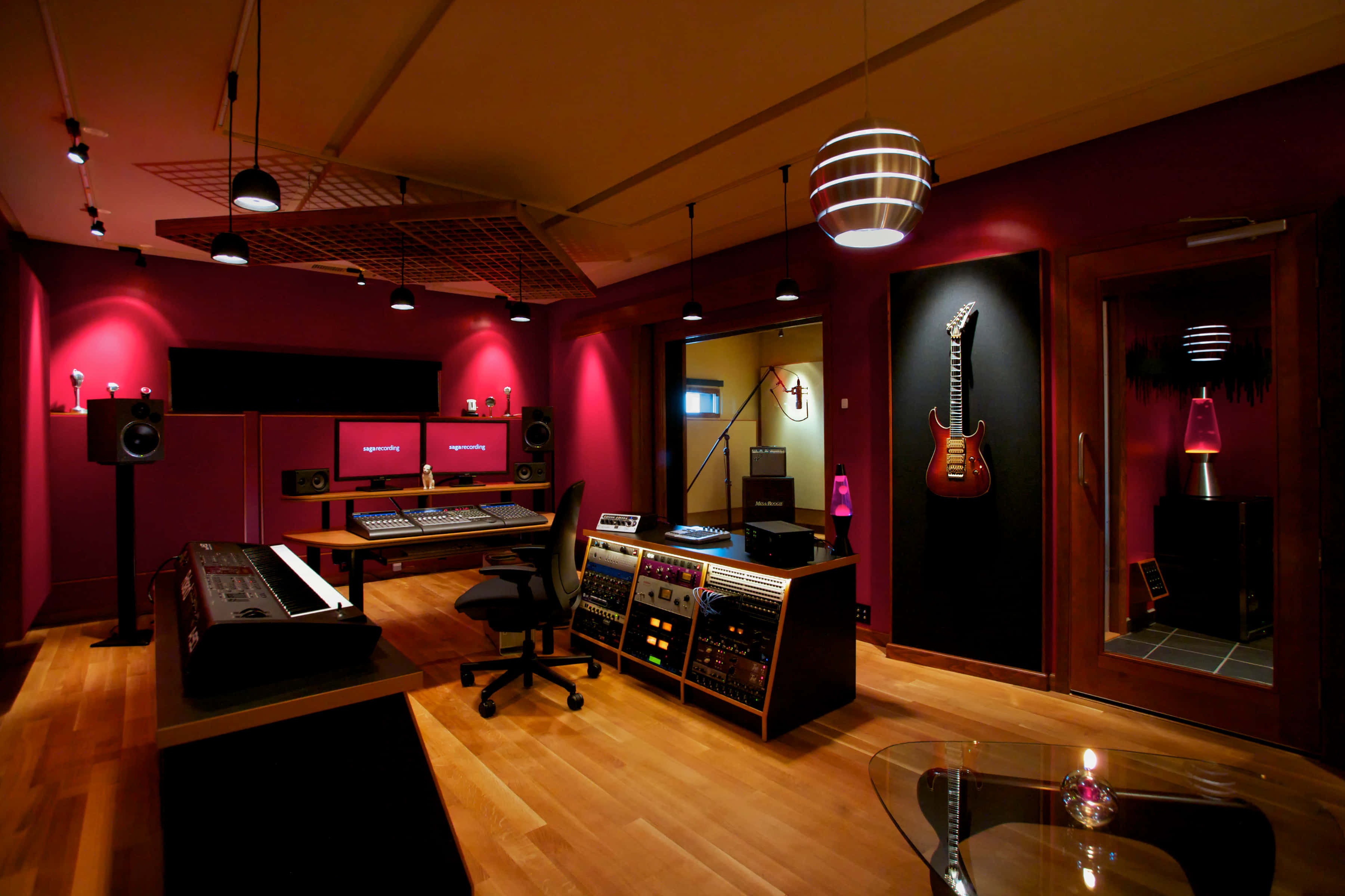 Fl Studio, red walls, wooden floors, 2K Desktop Wallpaper