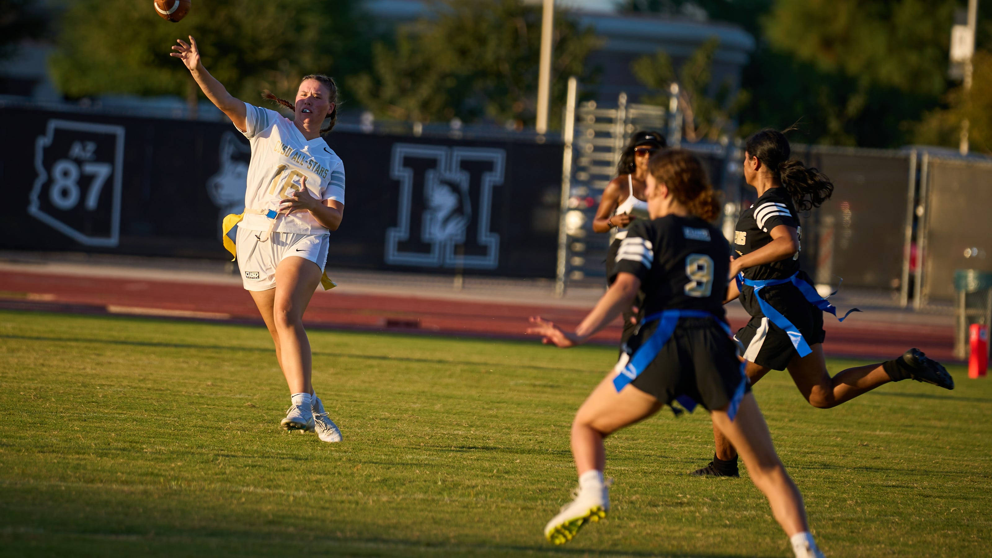 Girls' Division Flag Football Game, female flag football player, leaps to throw the ball, 2K Desktop Wallpaper