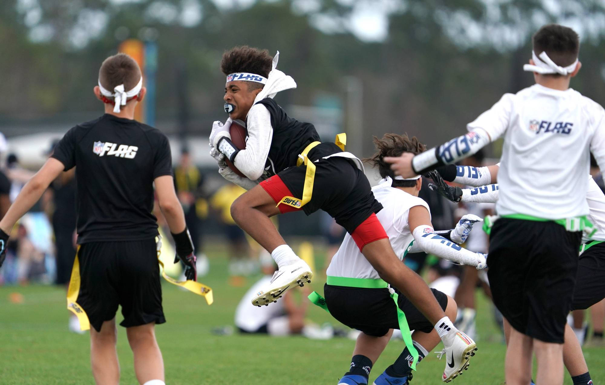 flag football, varsity players, grassy field, Full HD Desktop Wallpaper
