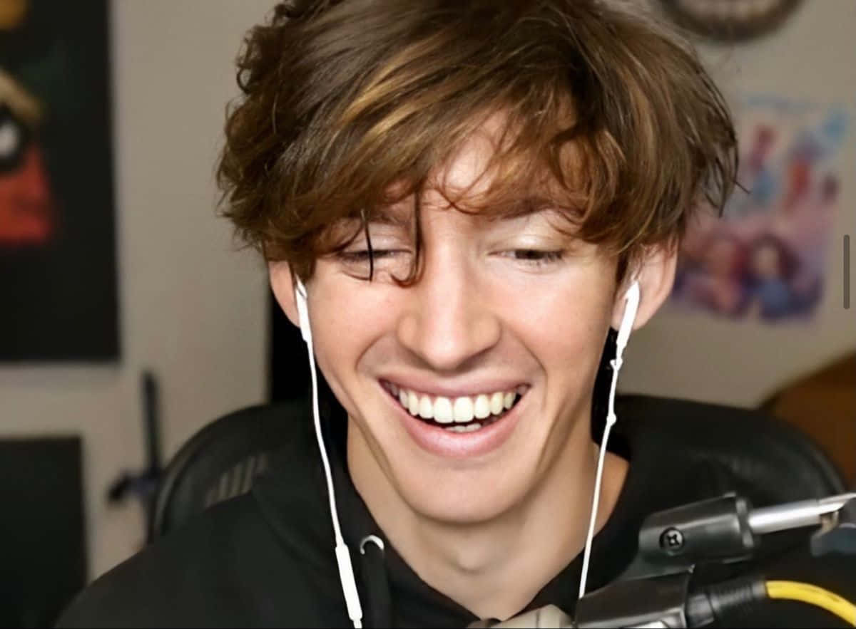 Flamingo Albert, white earbuds, tousled brown hair, SD Desktop Wallpaper