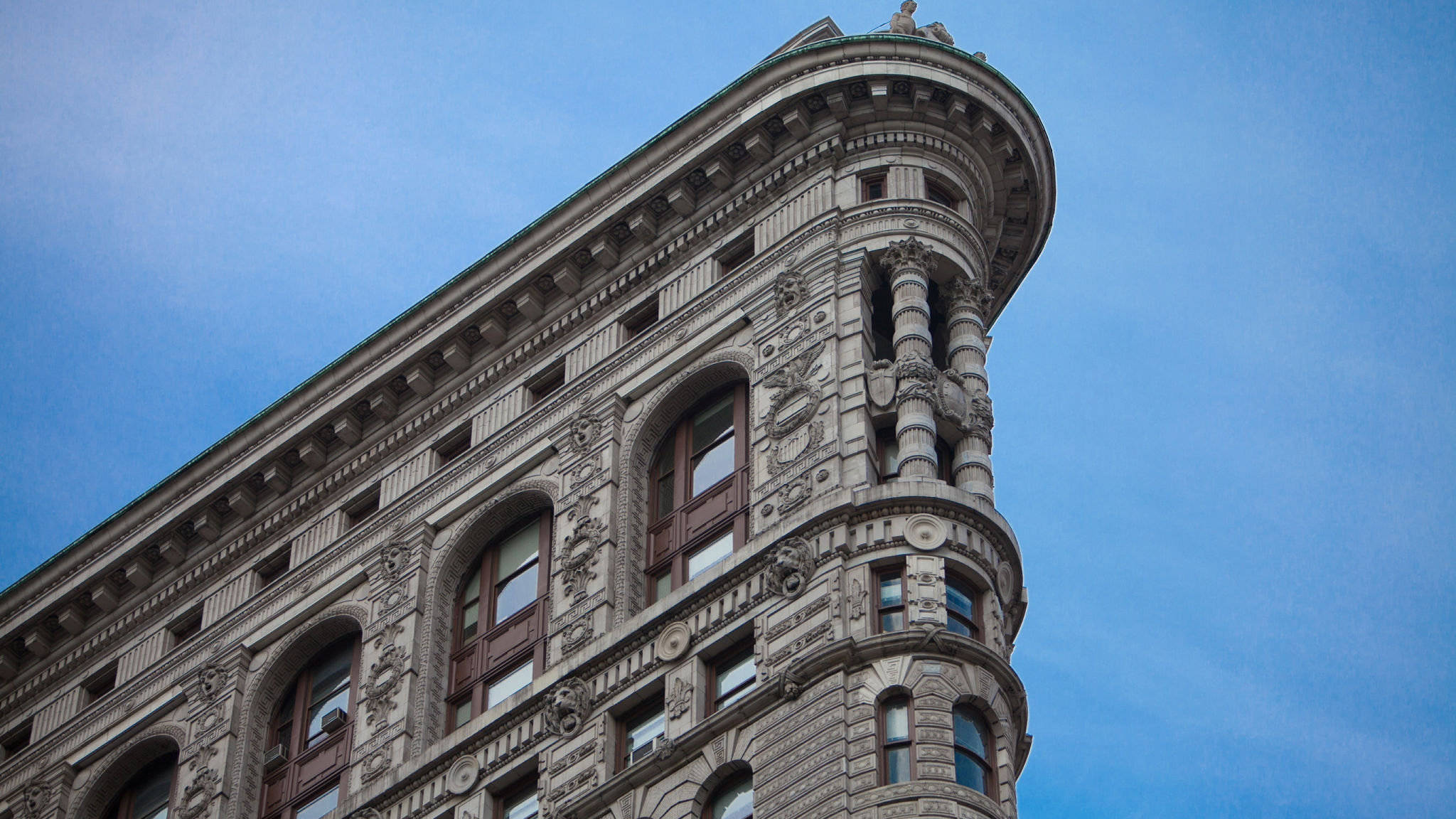 Flatiron Building, blue sky, ornate stone building, Full HD Desktop Wallpaper