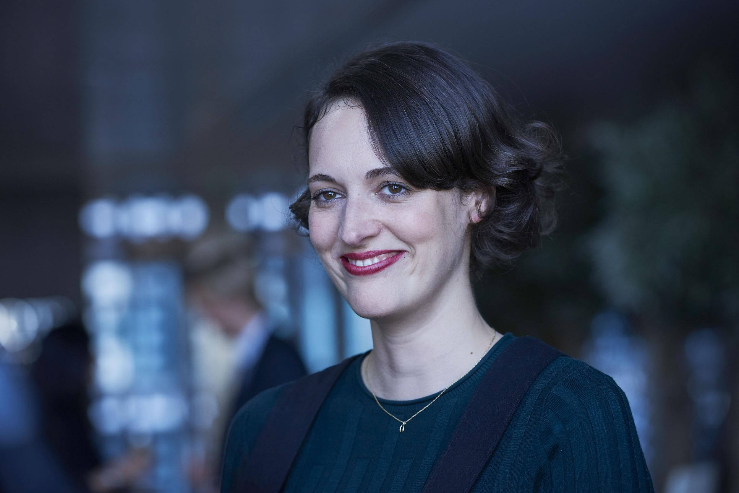 Fleabag, dark hair, red lipstick, Full HD Desktop Wallpaper