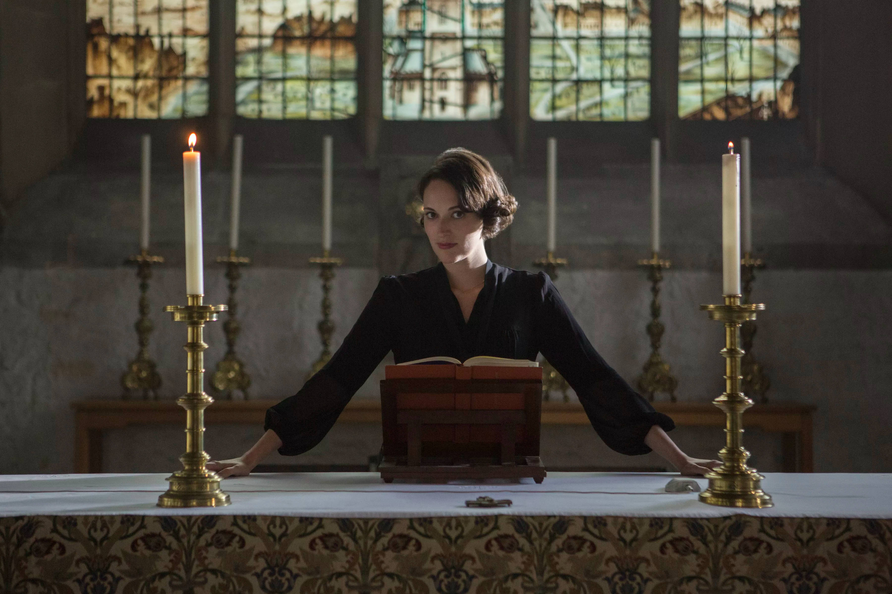 Fleabag, church altar, black dress, 2K Desktop Wallpaper