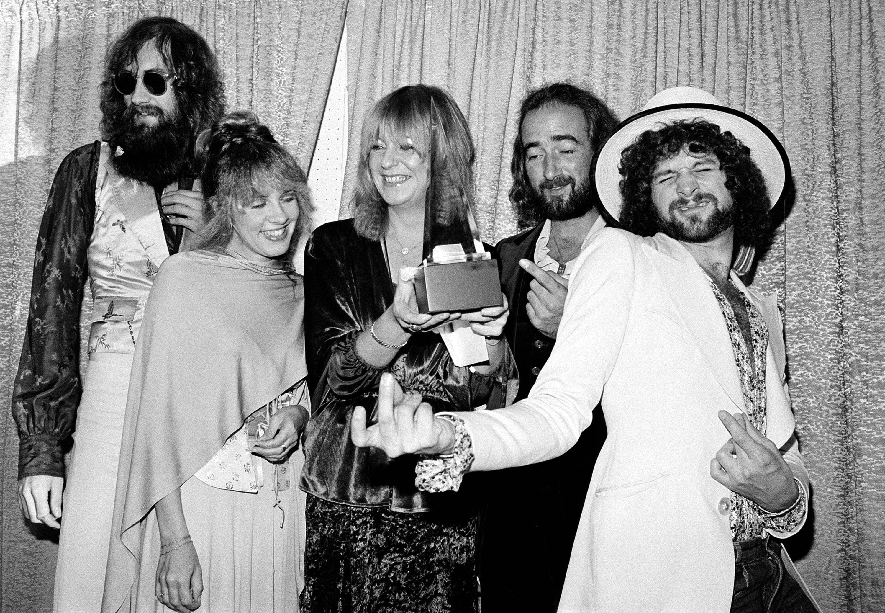 Fleetwood Mac, trophy, 1970s musicians, 2K Desktop Wallpaper