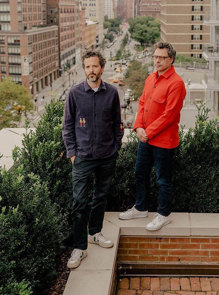 Flight Of The Conchords, rooftop ledge, bustling city street, SD Phone Wallpaper