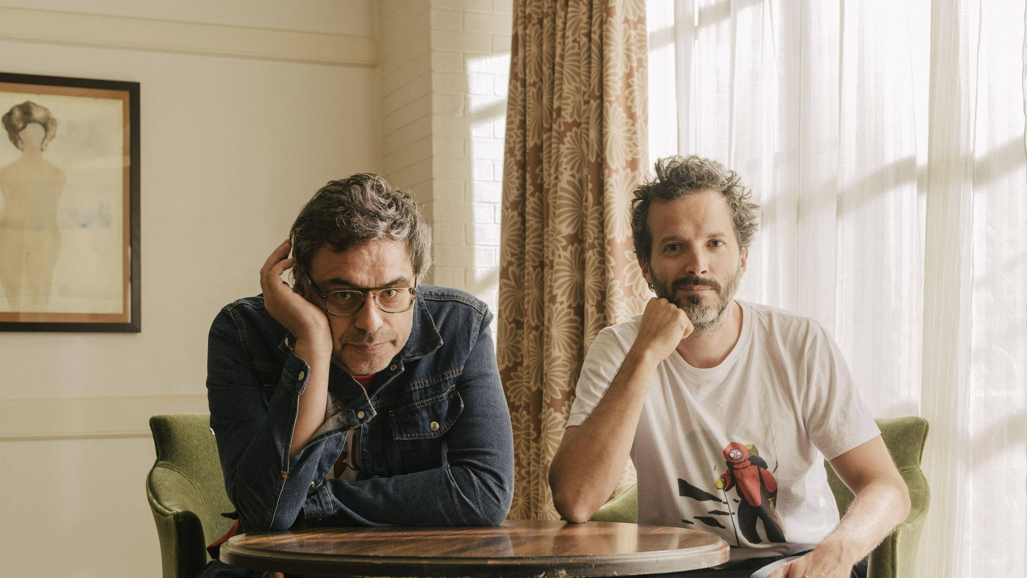 Flight Of The Conchords, musical tandem, wooden table, Full HD Desktop Wallpaper