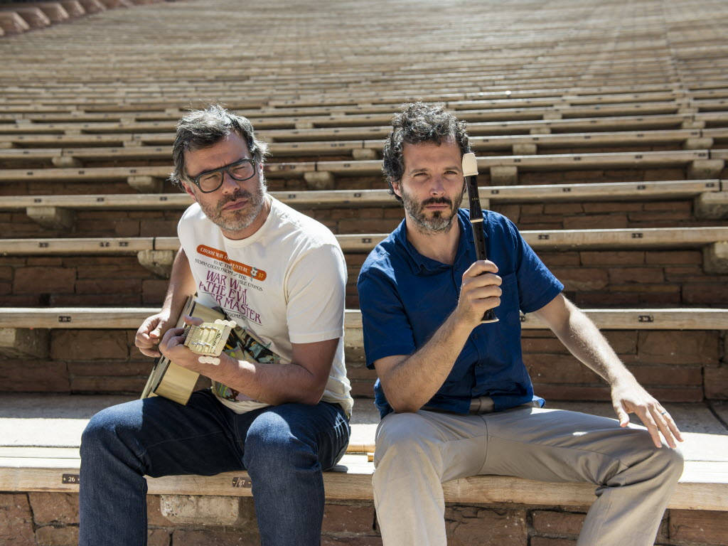 Flight Of The Conchords, musical duo, stone steps, SD Desktop Wallpaper