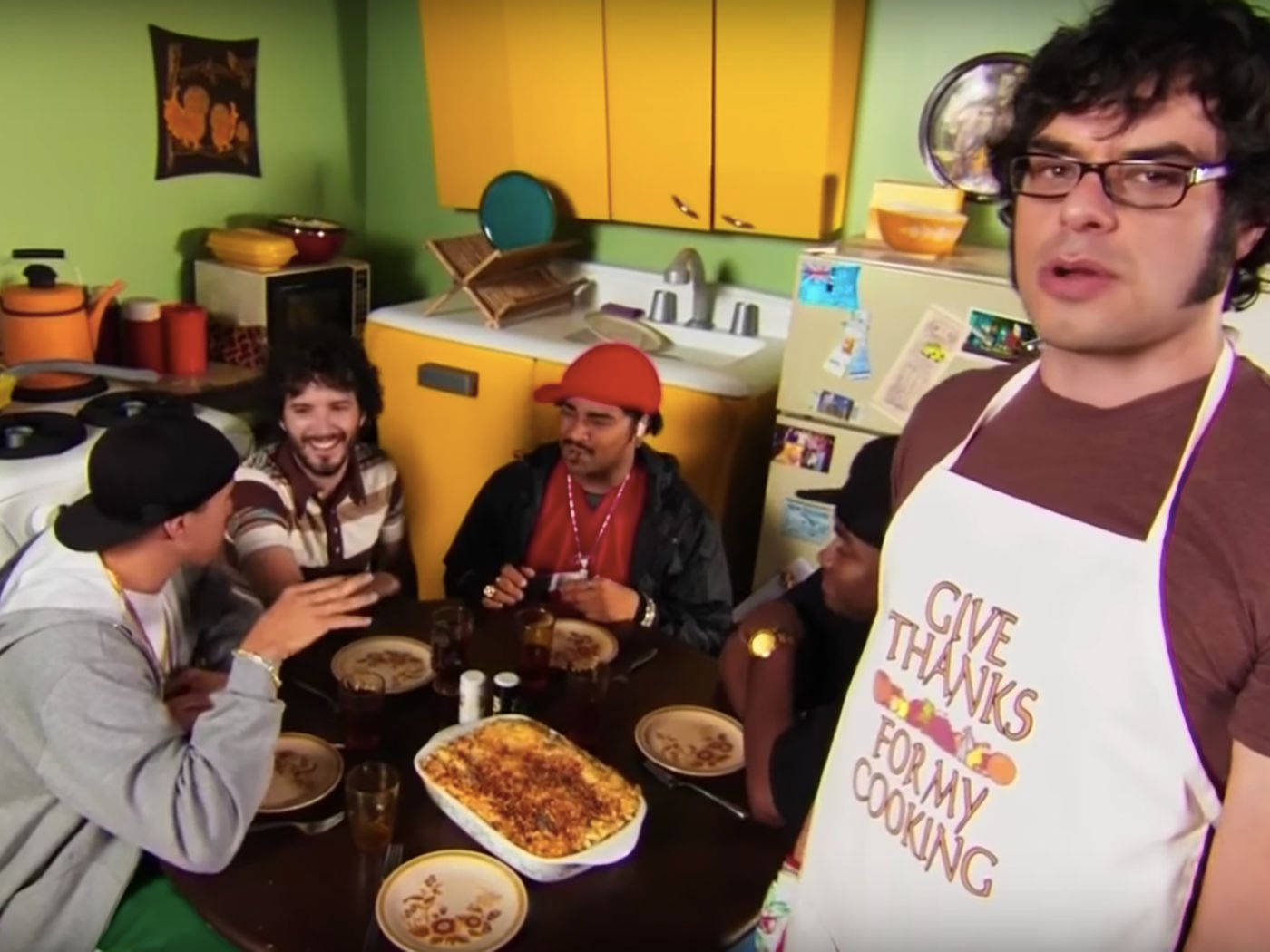 Flight Of The Conchords, kitchen table, man in an apron, HD Desktop Wallpaper