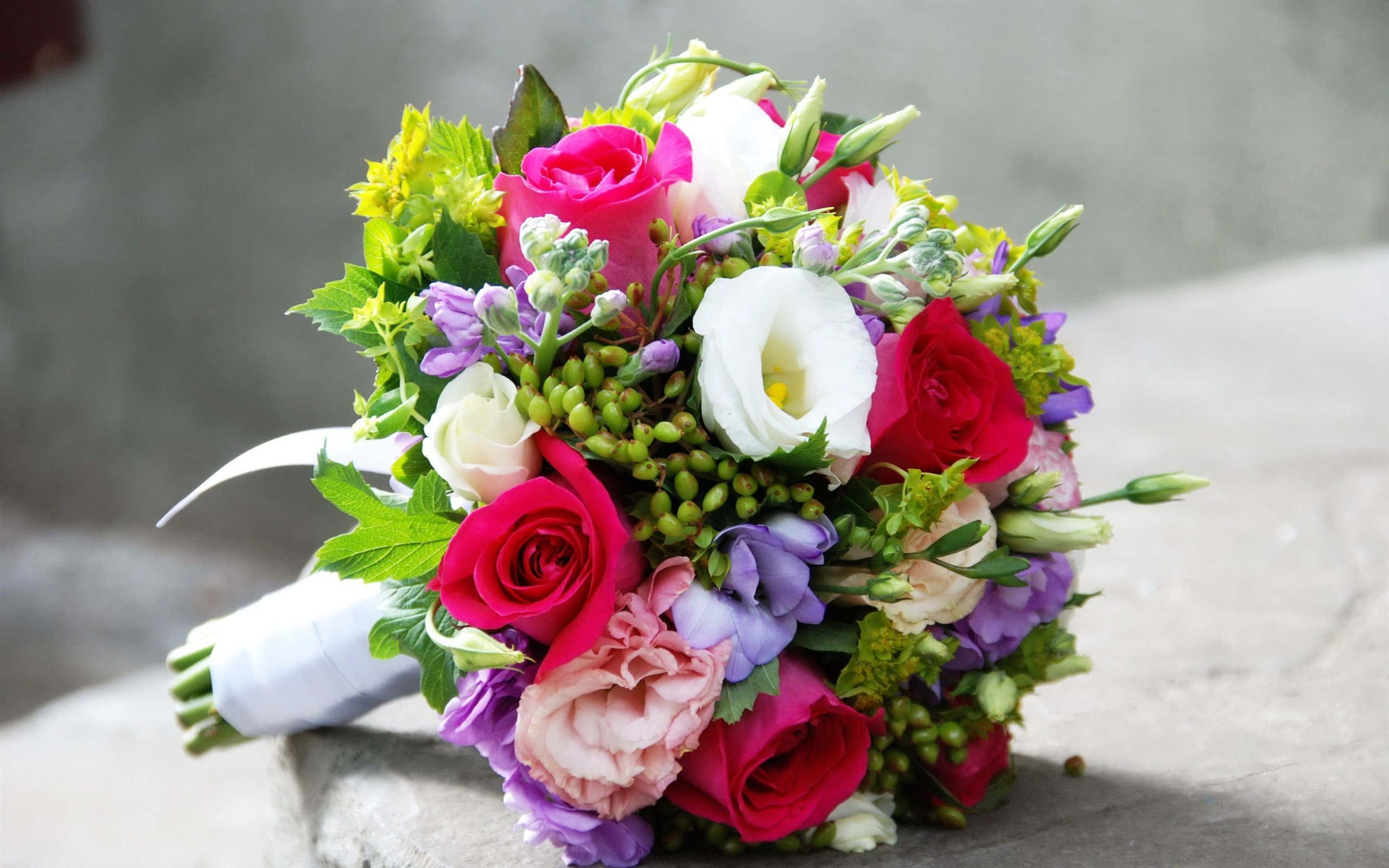 floral arrangement, pink red roses, white roses, 2K Desktop Wallpaper
