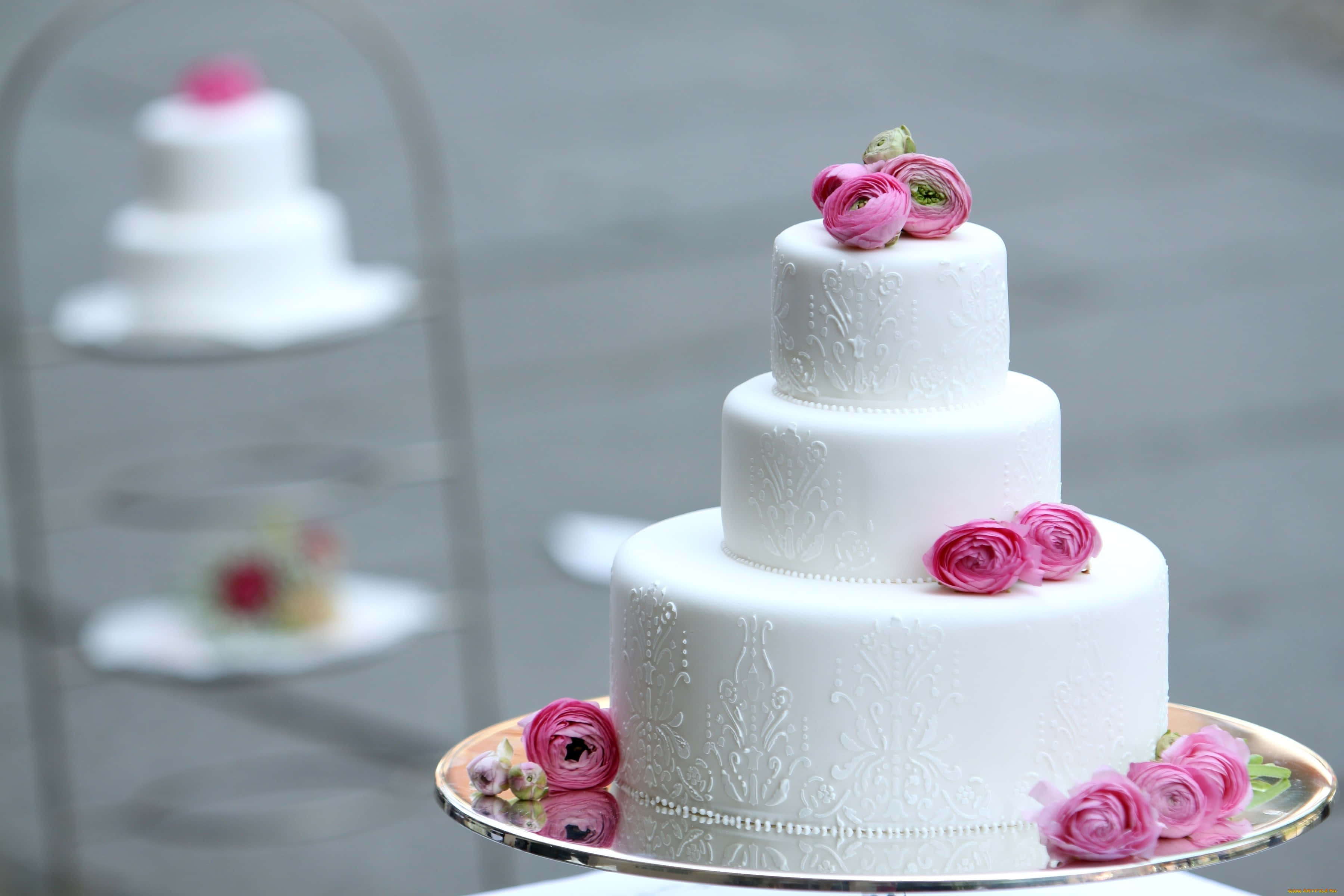 floral cake, three-tiered white wedding cake, pink ranunculus flowers, 2K Desktop Wallpaper