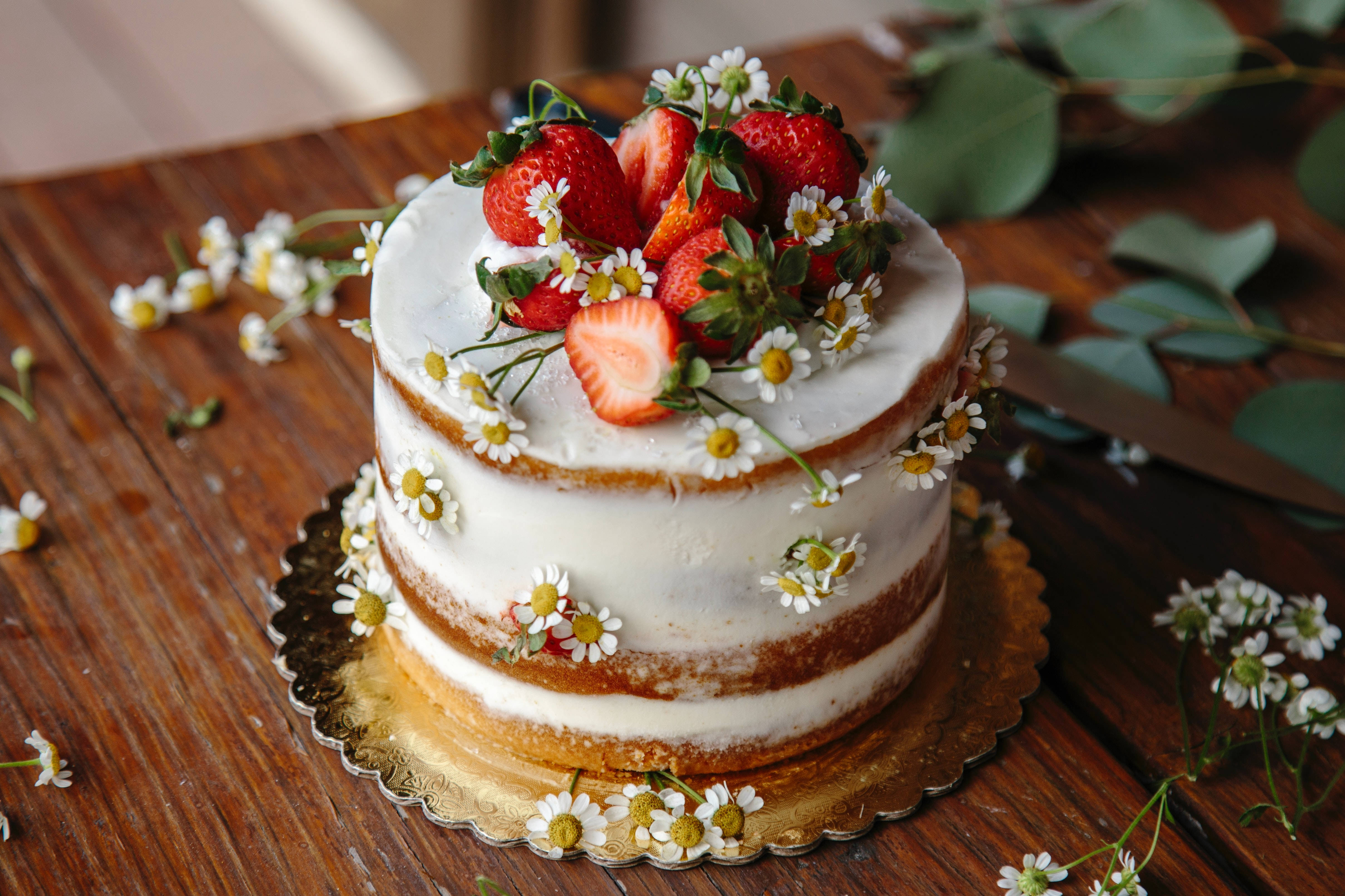strawberries and flowers cake, rustic naked cake, fresh strawberries, 4K Desktop Wallpaper