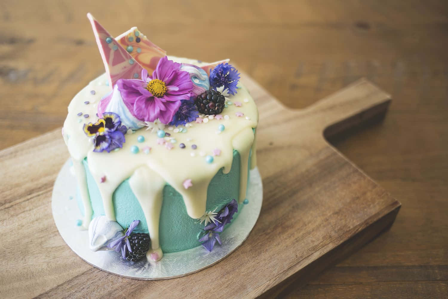 cake, white icing, purple flowers, HD Desktop Wallpaper