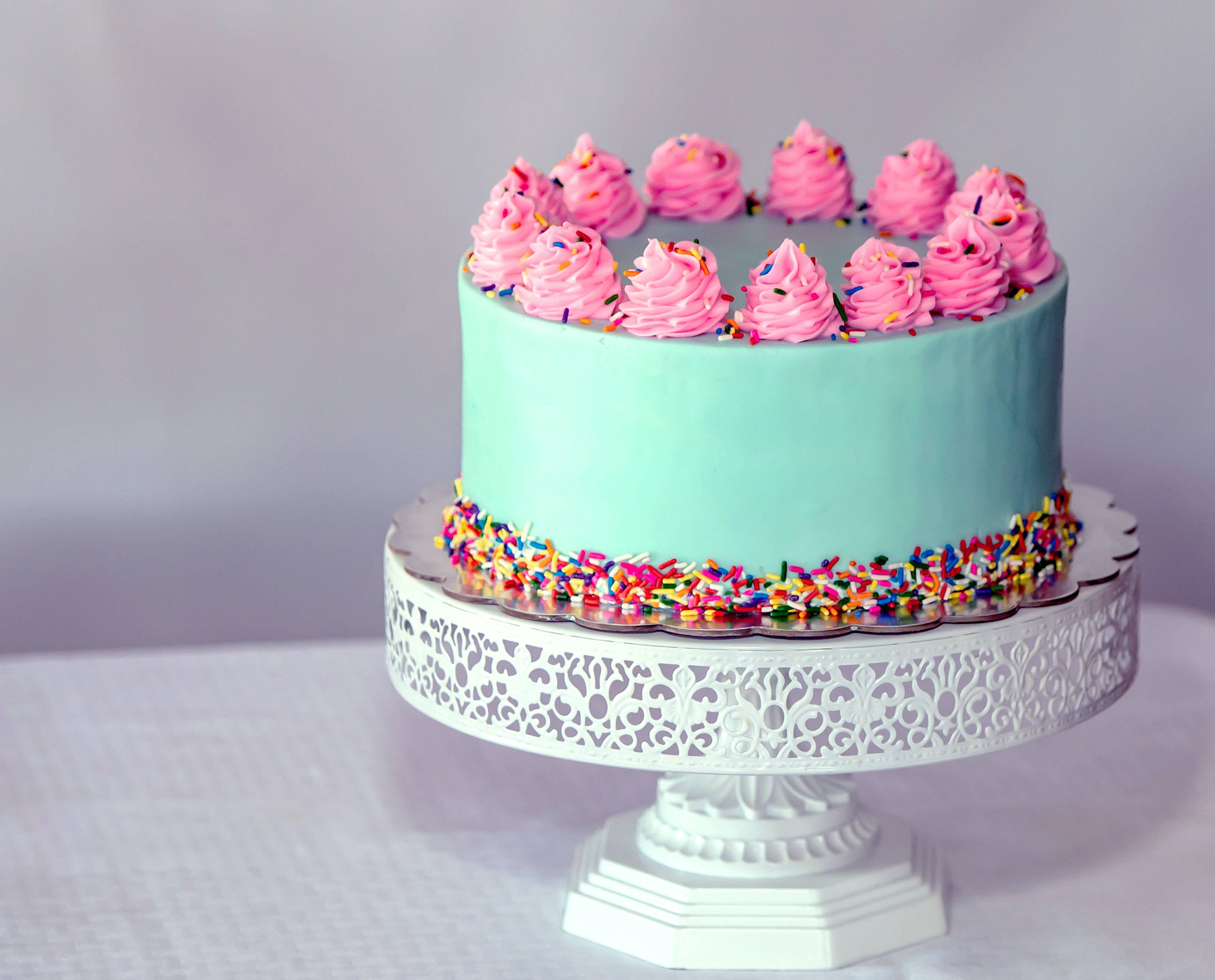 pink and blue rainbow cake, mint green cake, pink swirls, 2K Desktop Wallpaper