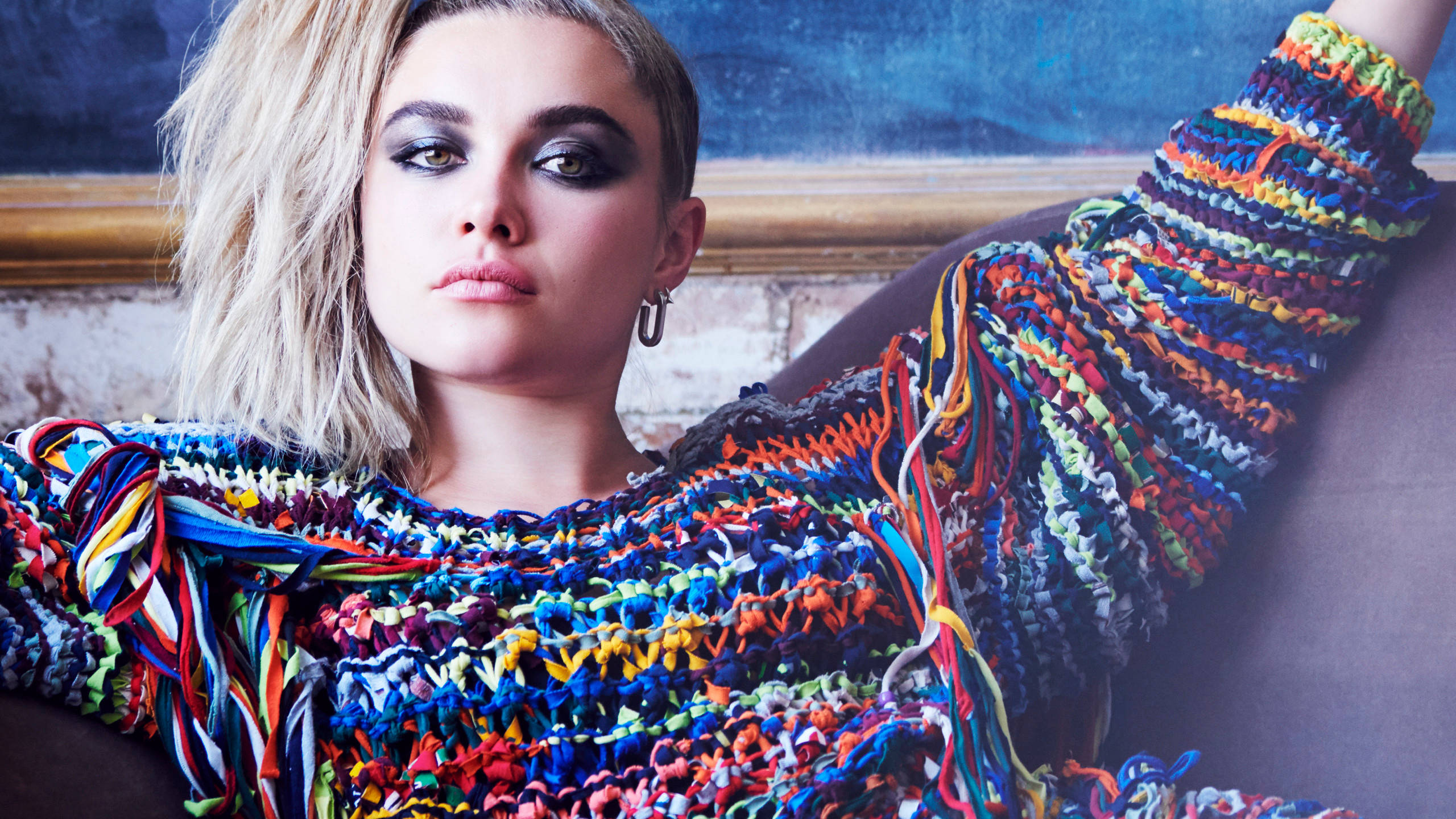 Florence Pugh, crocheted sweater, blonde hair, 2K Desktop Wallpaper