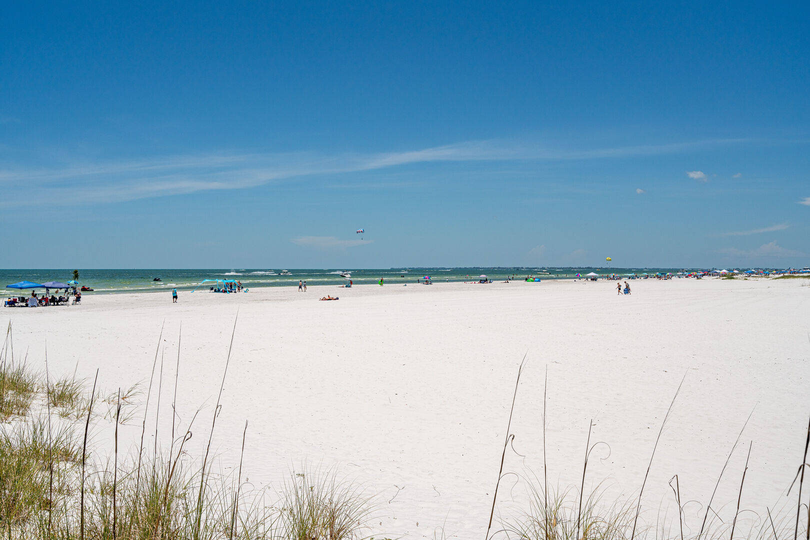 Florida Beach, vast white sand, clear blue sky, HD Desktop Wallpaper